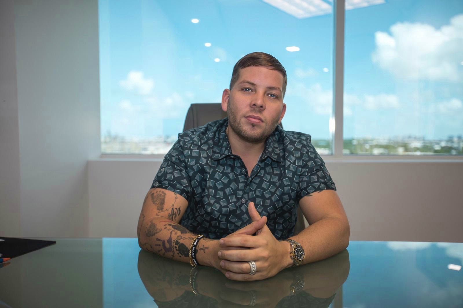 El puertorriqueño Vicente Saavedra entra en los Ïndie Power Players¨ del 2020, revela la Revista Billboard