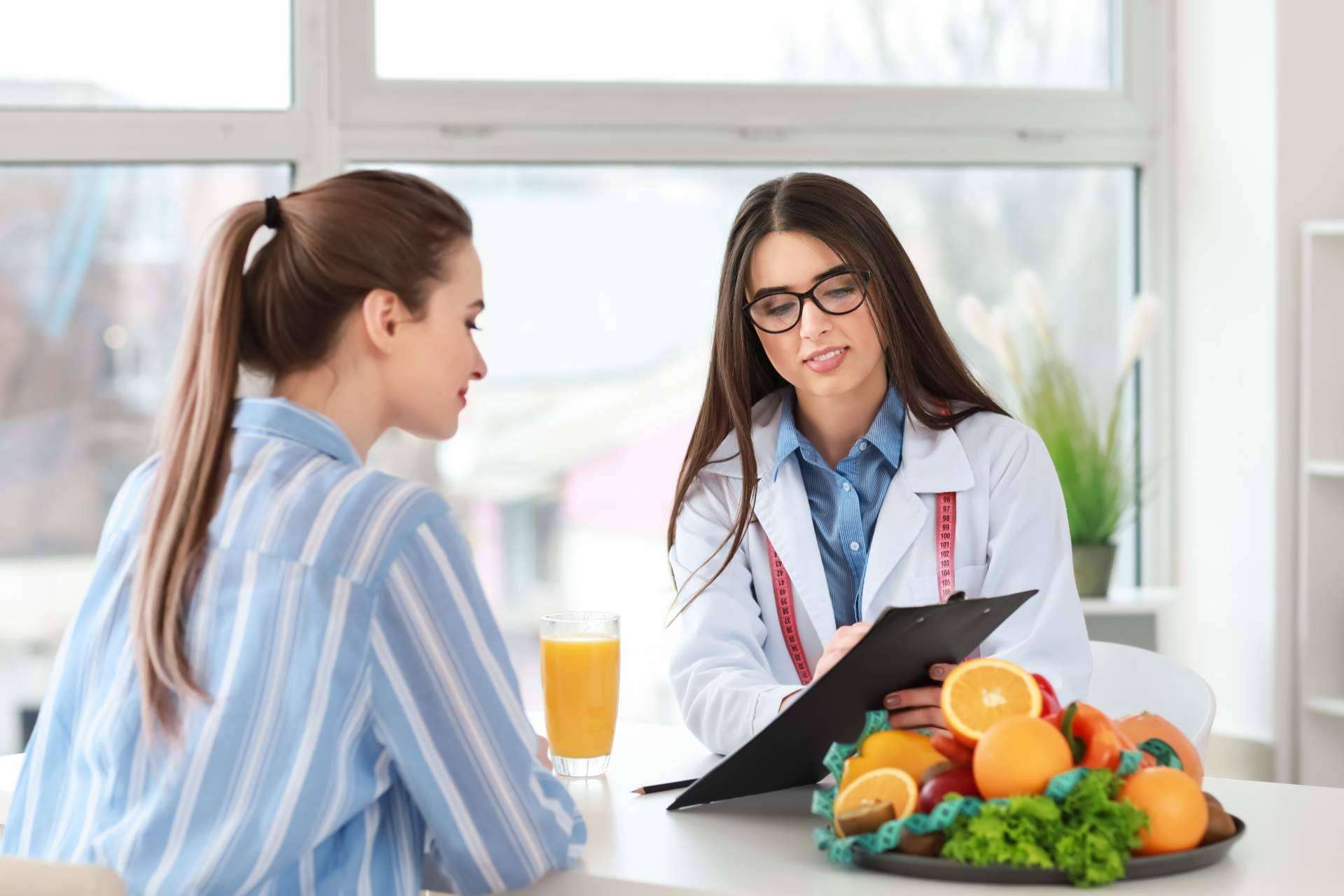 ¿Cuáles son las ventajas de confiar en dietistas y nutricionistas para dietas sin fármacos ni complementos? Tu Dietista