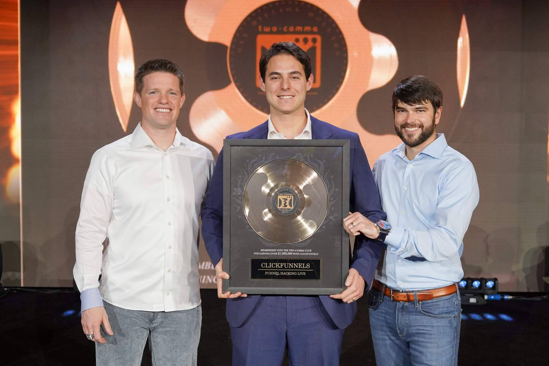 Emprendedores.com defiende que el momento es ahora y la solución, el emprendimiento online​