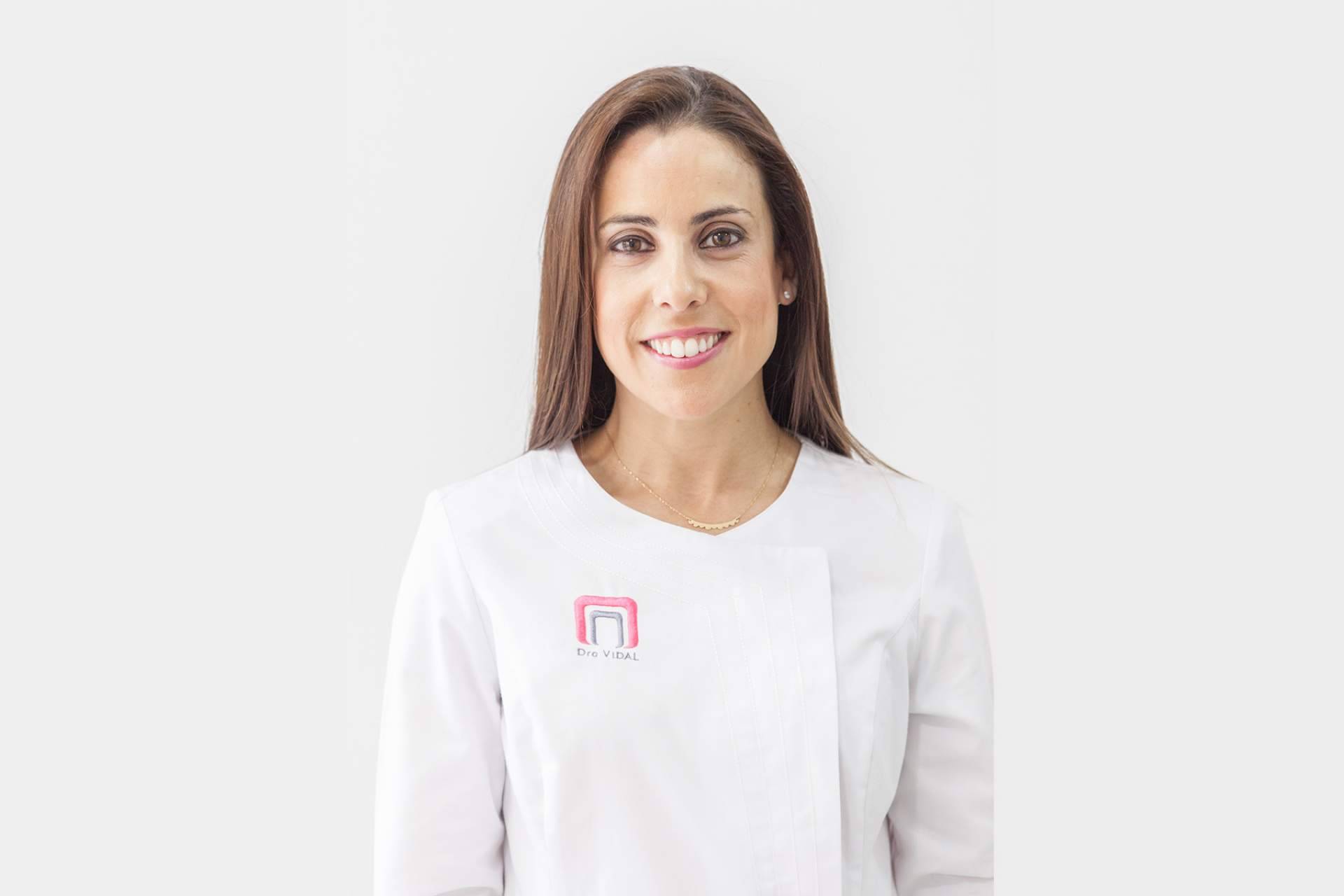 Mímame la boca para el cuidado de la salud bucodental desde los 0 a los 18 años, el libro de la especialista en estética dental Paula Vidal