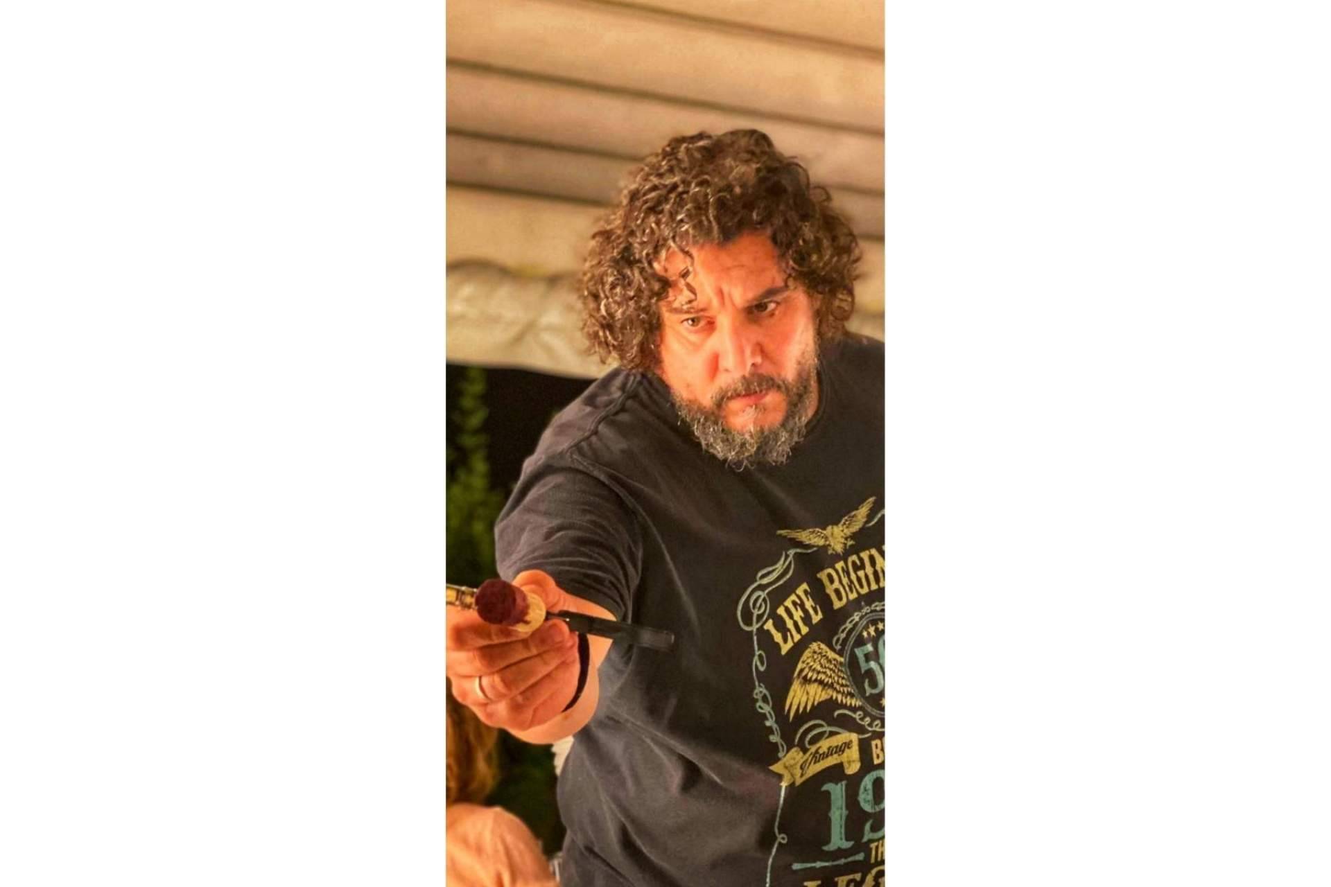 El hombre que pasea las carnes y Taberna A de Lino se constituyen como una referencia en carne y vino en Galicia