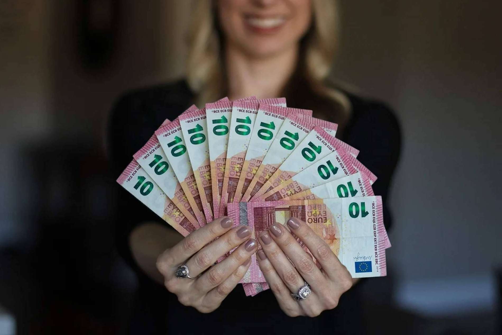 Losmejoresprestamos asesora a los clientes para poder acceder a una cuenta sin comisiones