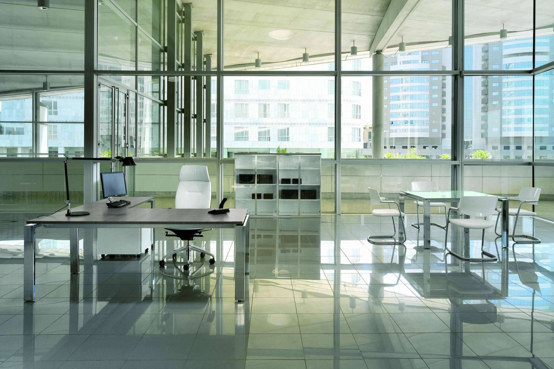Mobiliario de oficina en Madrid con montaje gratuito con Officedeco