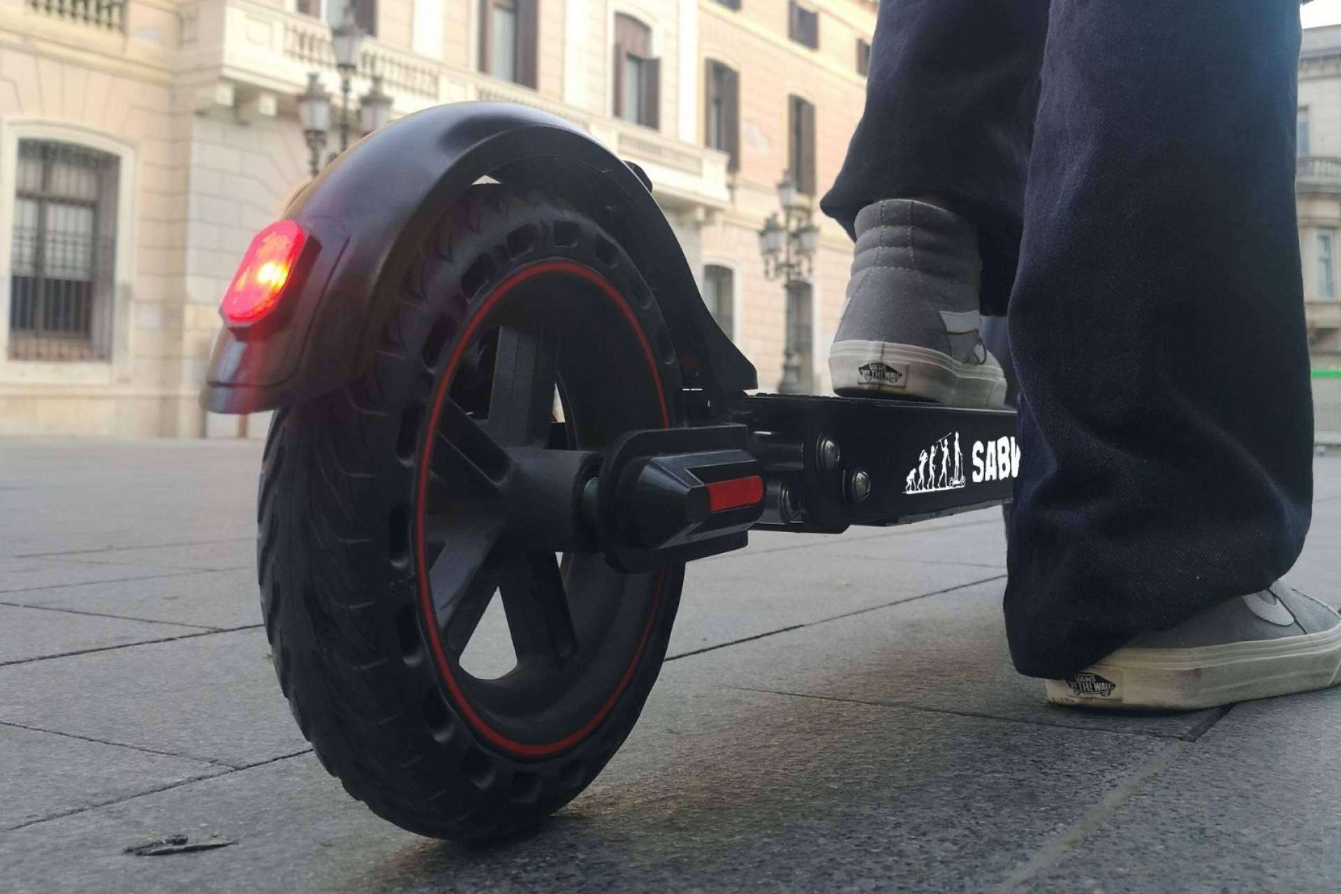 El patinete eléctrico revoluciona el sector del transporte unipersonal, por SABWAY