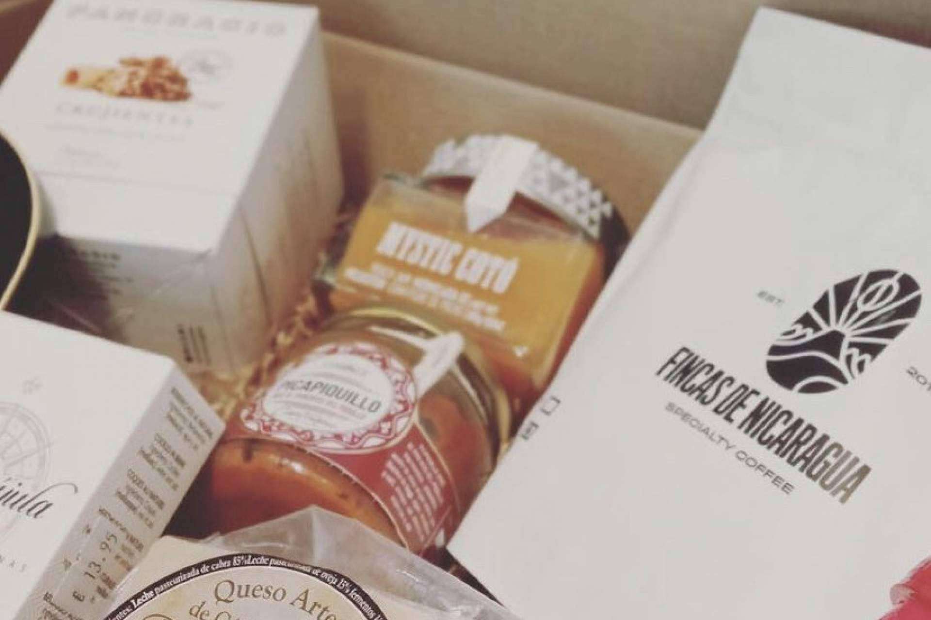 Bonvoli ofrece cestas de Navidad o packs de regalo donde el estilo gourmet es el protagonista
