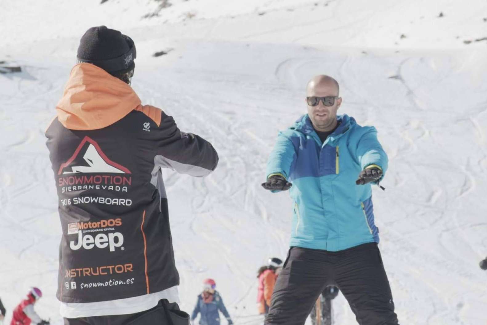 Snowmotion ofrece clases de esquí y snowboard en Sierra Nevada