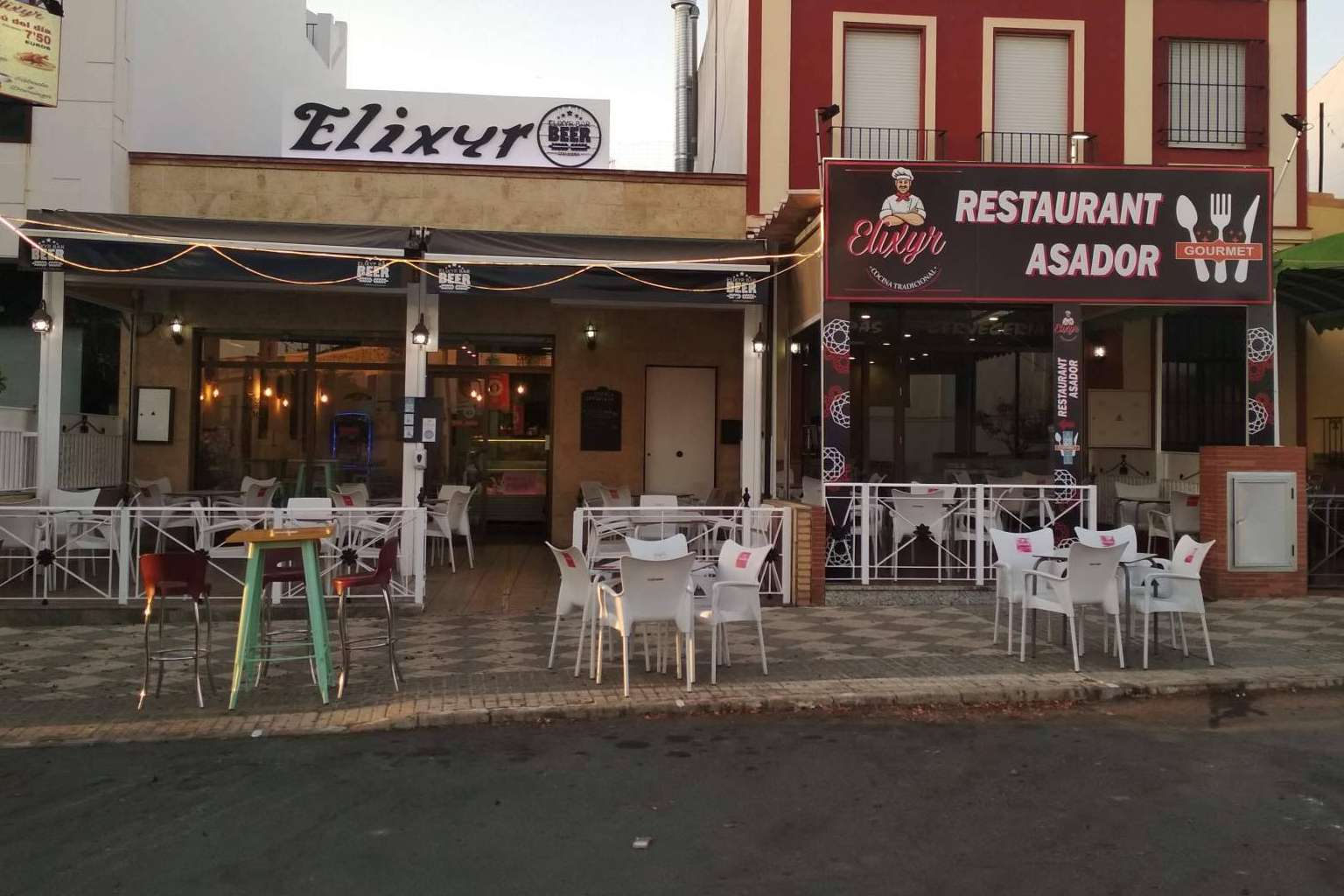 Elixyr Beer Bar permite degustar una gran variedad de cervezas artesanas e internacionales