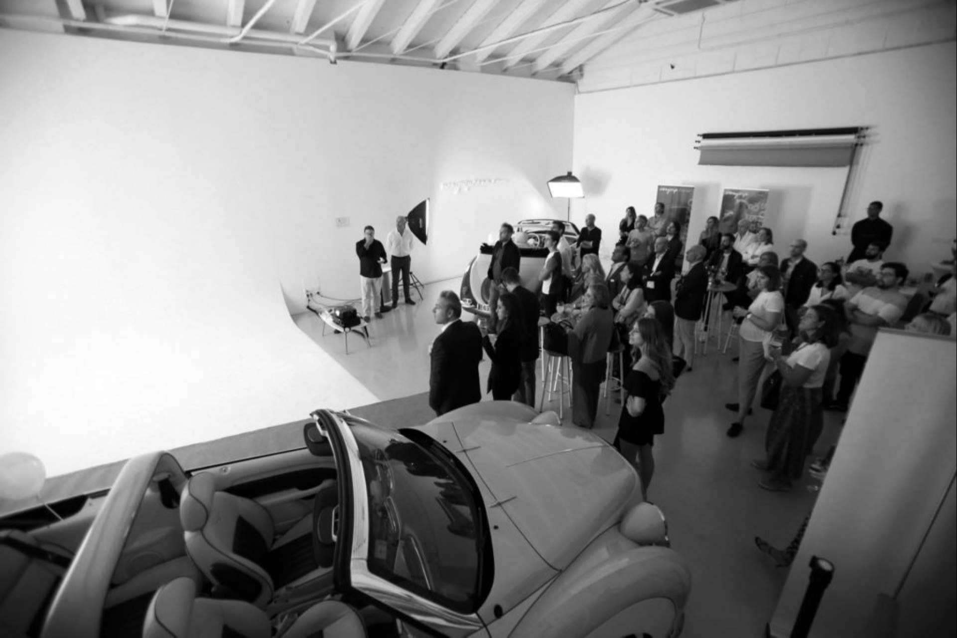¿Por qué se ha convertido en tendencia el alquiler de coches retro para eventos corporativos?