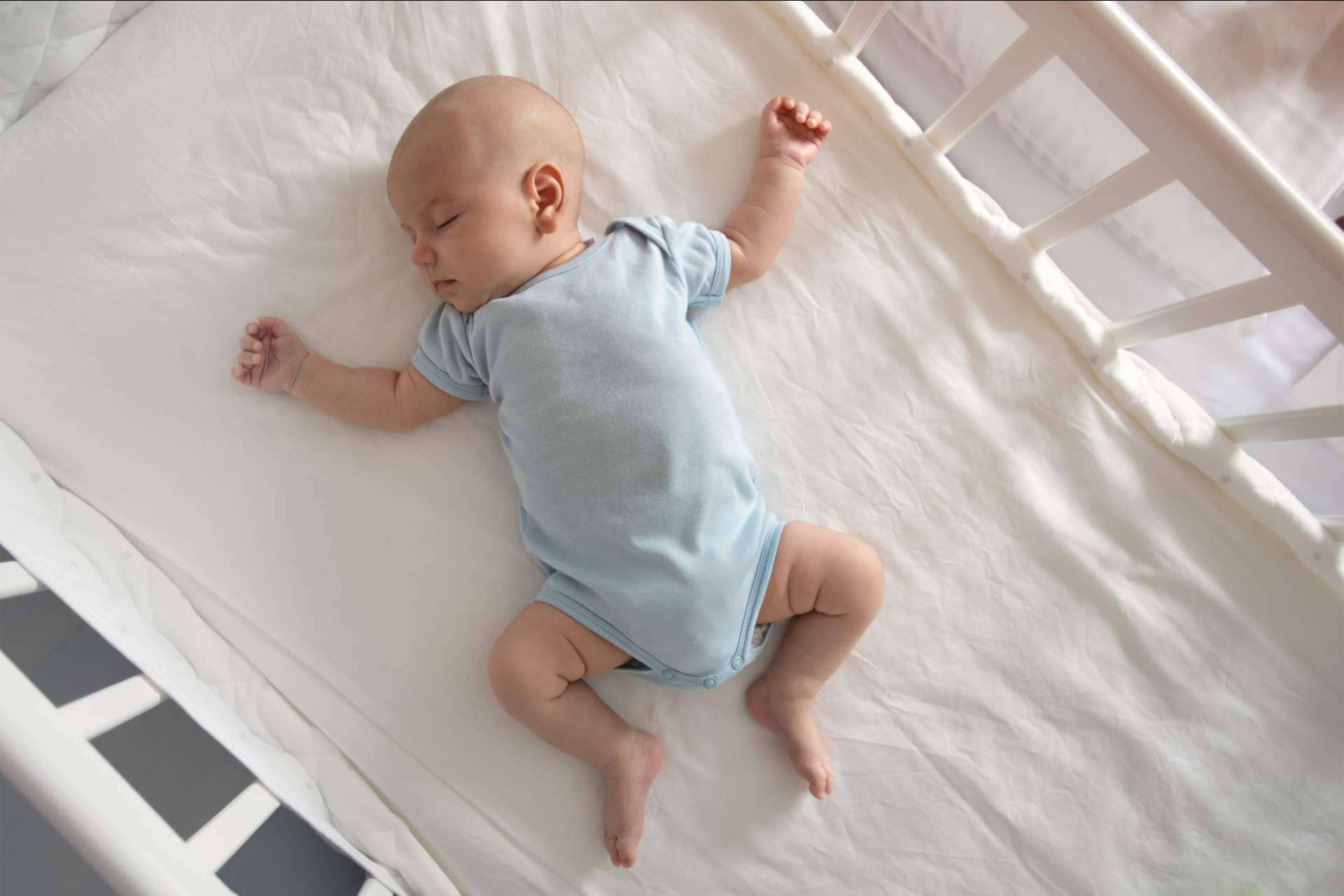 Dormir a un bebé toda la noche sí es posible con la práctica de los hábitos saludables de BabySteps by Marian