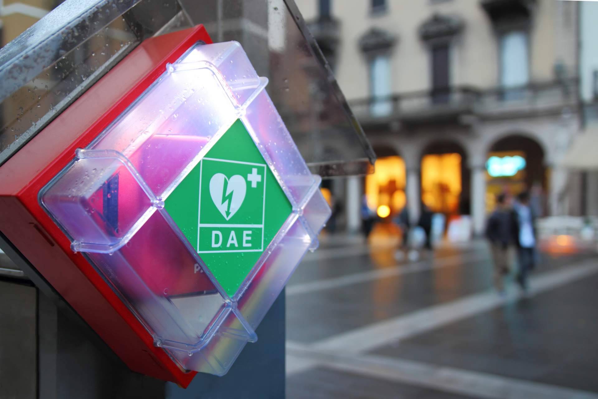 Esforem ofrece desfibriladores que pueden salvar vidas
