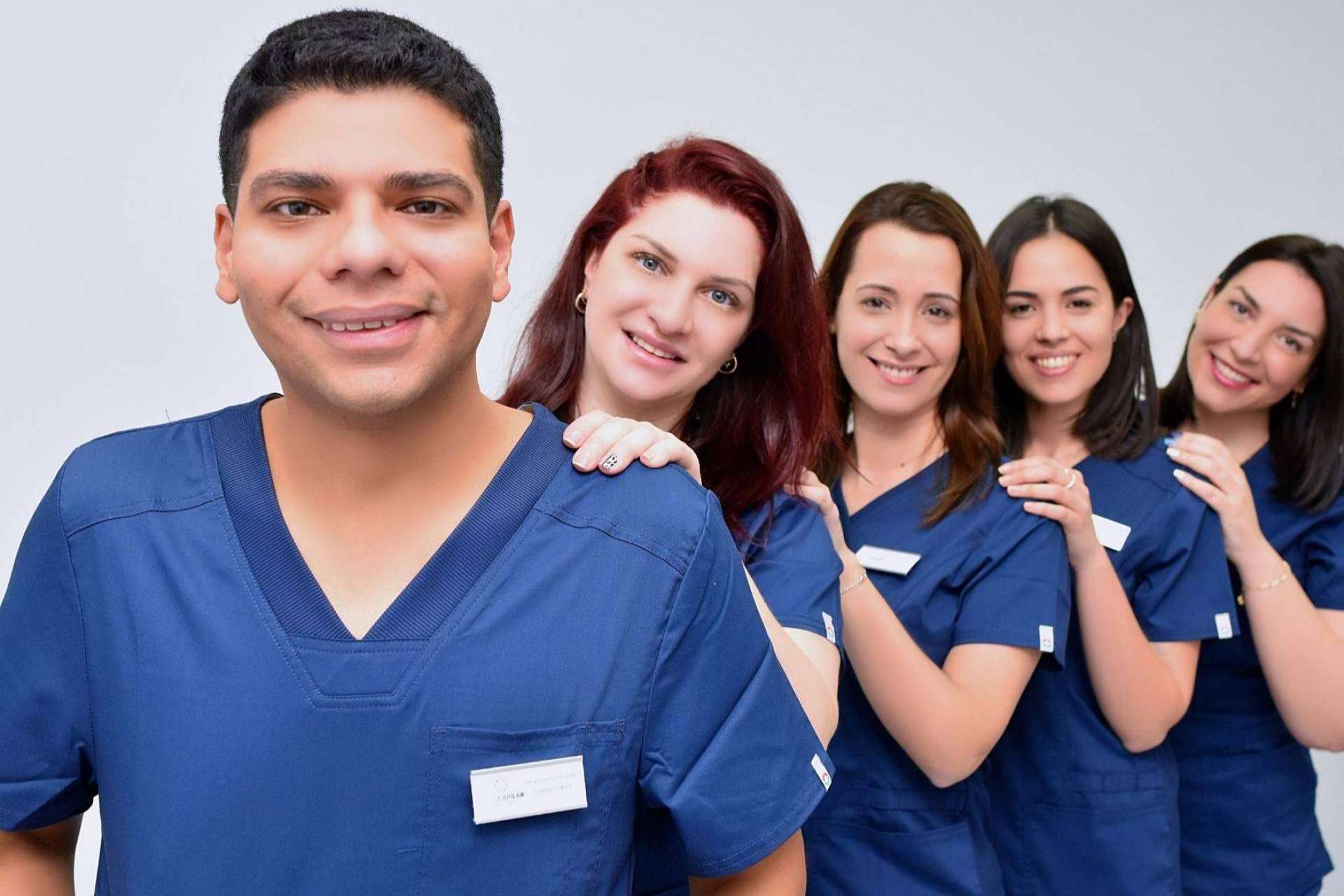 El injerto capilar con máxima extracción folicular se puede realizar en lugares especializados como Microcapilar Hair Clinic