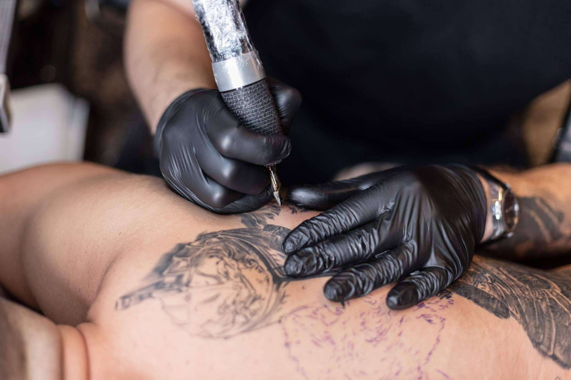 Encontrar los mejores estudios de tatuaje en Valencia con Tu Medio Digital