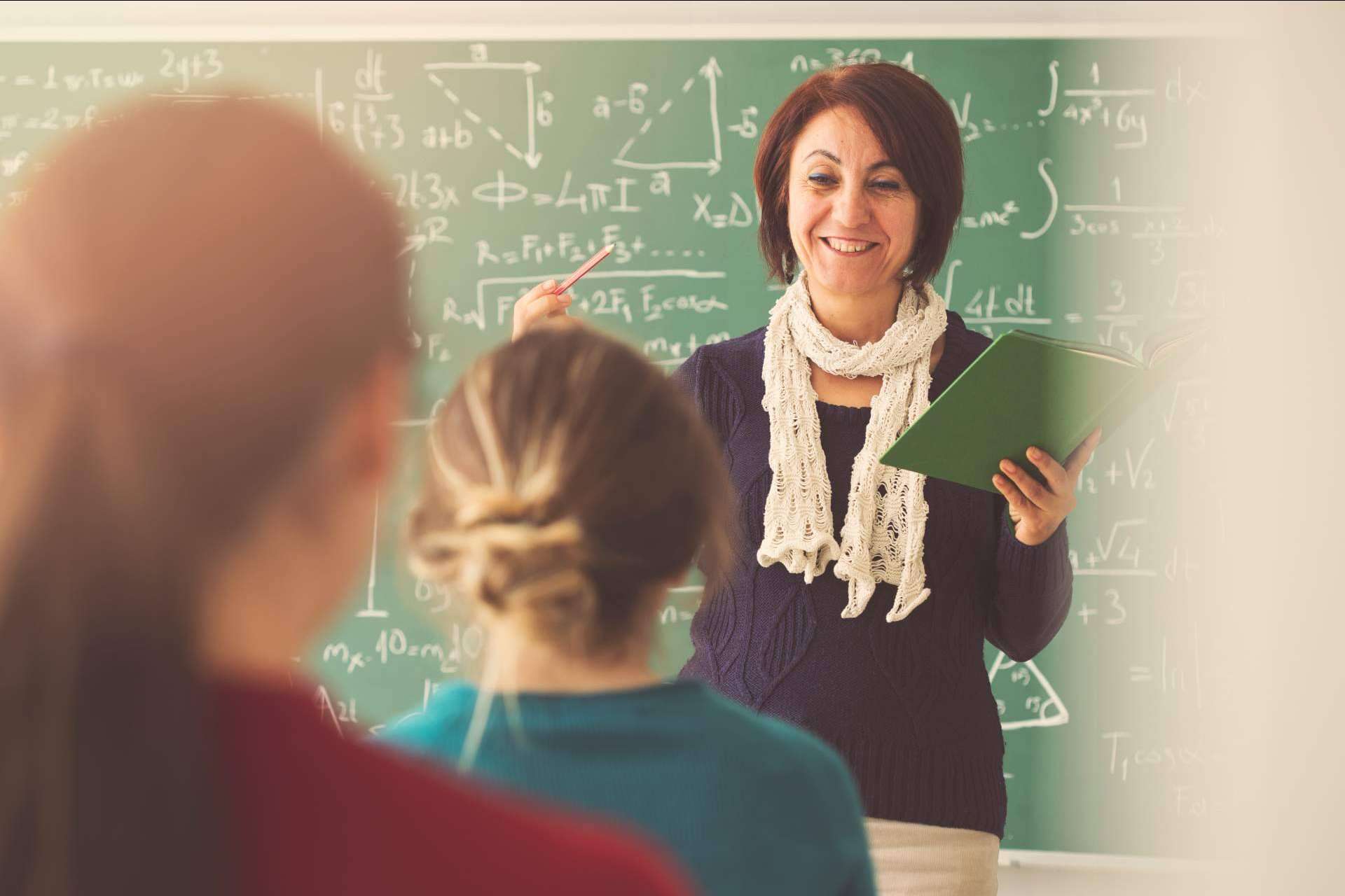 La formación de los cursos homologados para el profesorado activo y para opositores a profesorado en AFOE