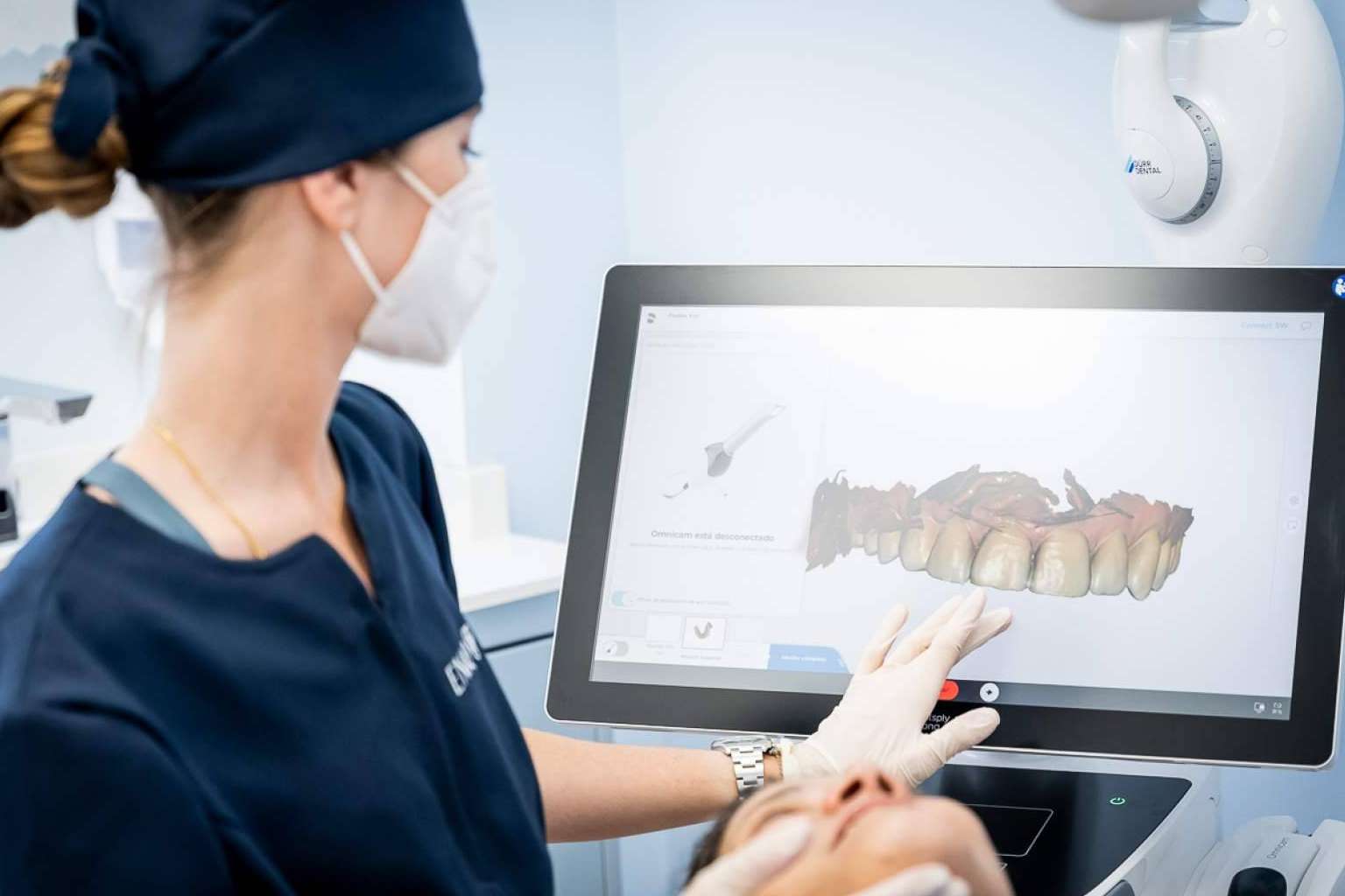 Aparatología de última generación en el centro de estética dental Clínica Eniq