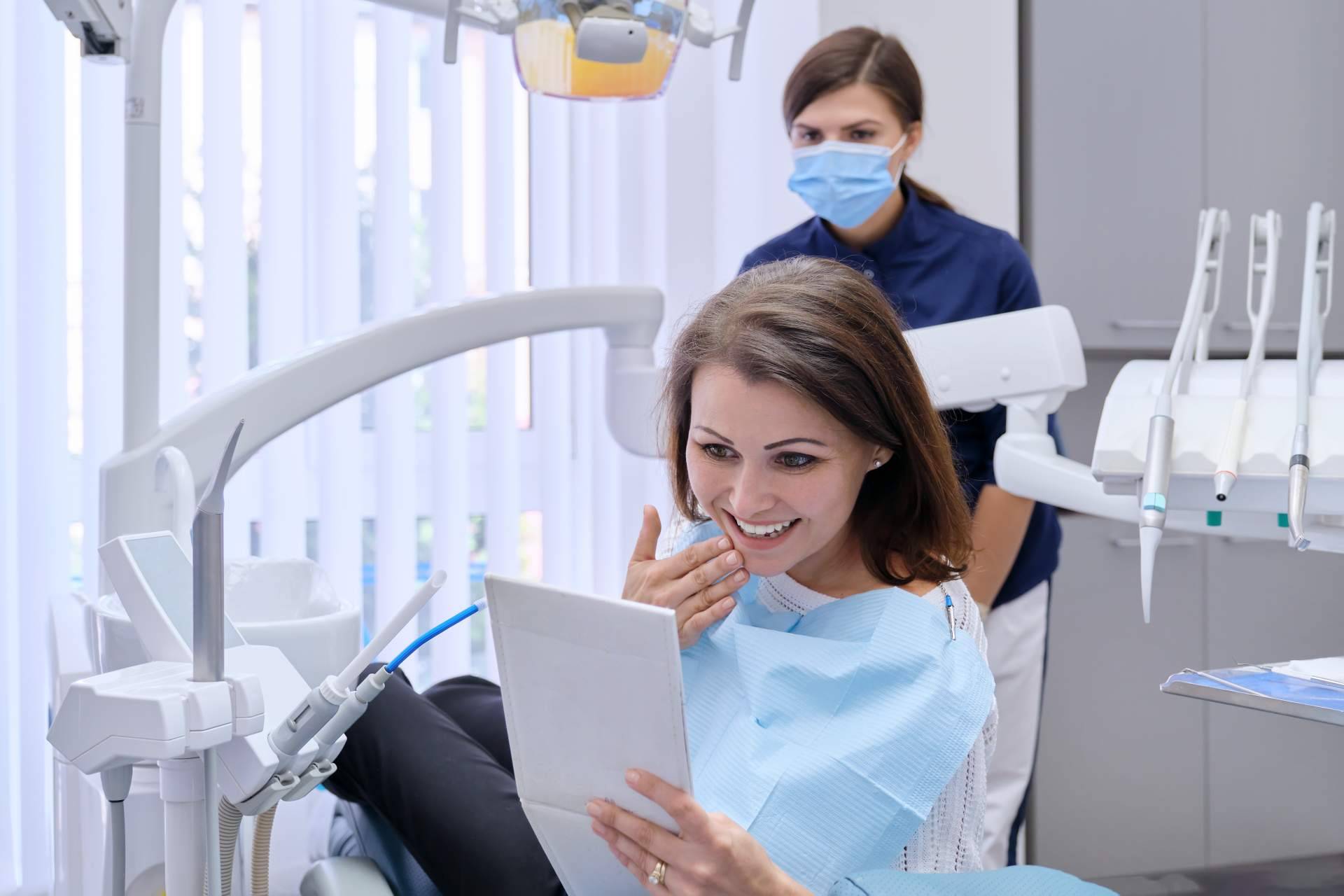 Los beneficios de realizarse implantes dentales en la Clínica DeltaDent