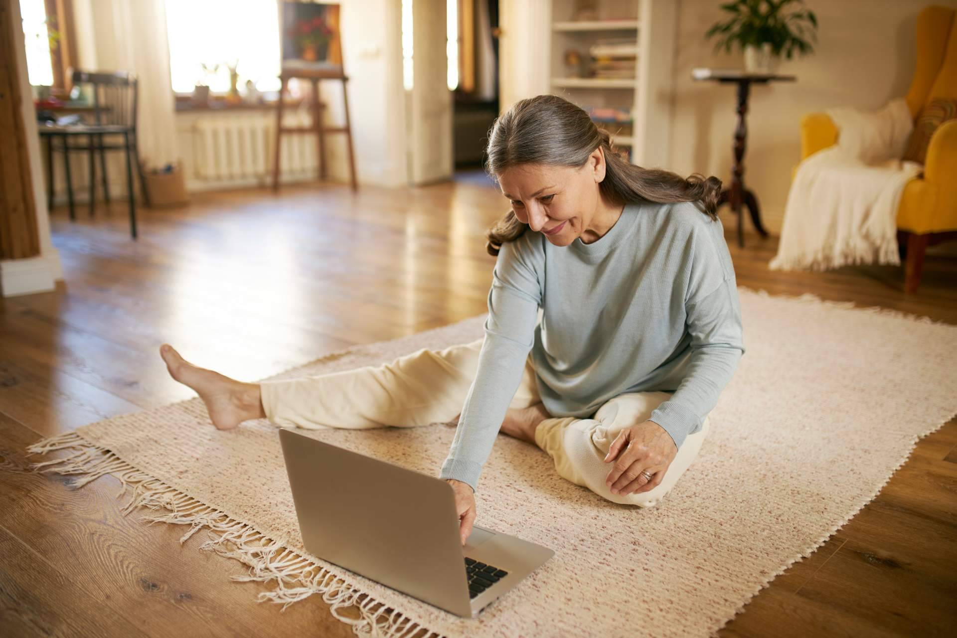 Kavaalya, un curso online interactivo de profesor de yoga en español con grandes maestros hindúes