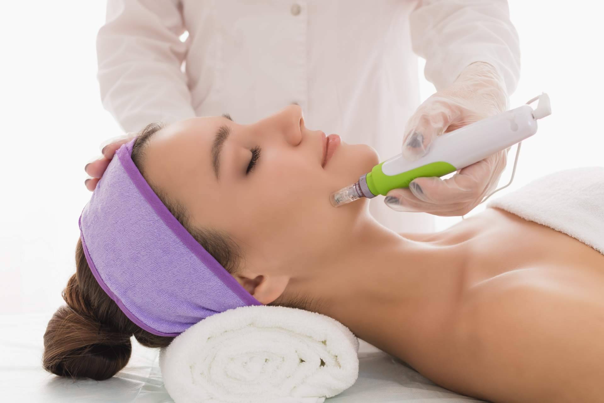 Tratamiento de mesoterapia BIO para rejuvenecer la piel y activar su regeneración en la Policlínica ICD