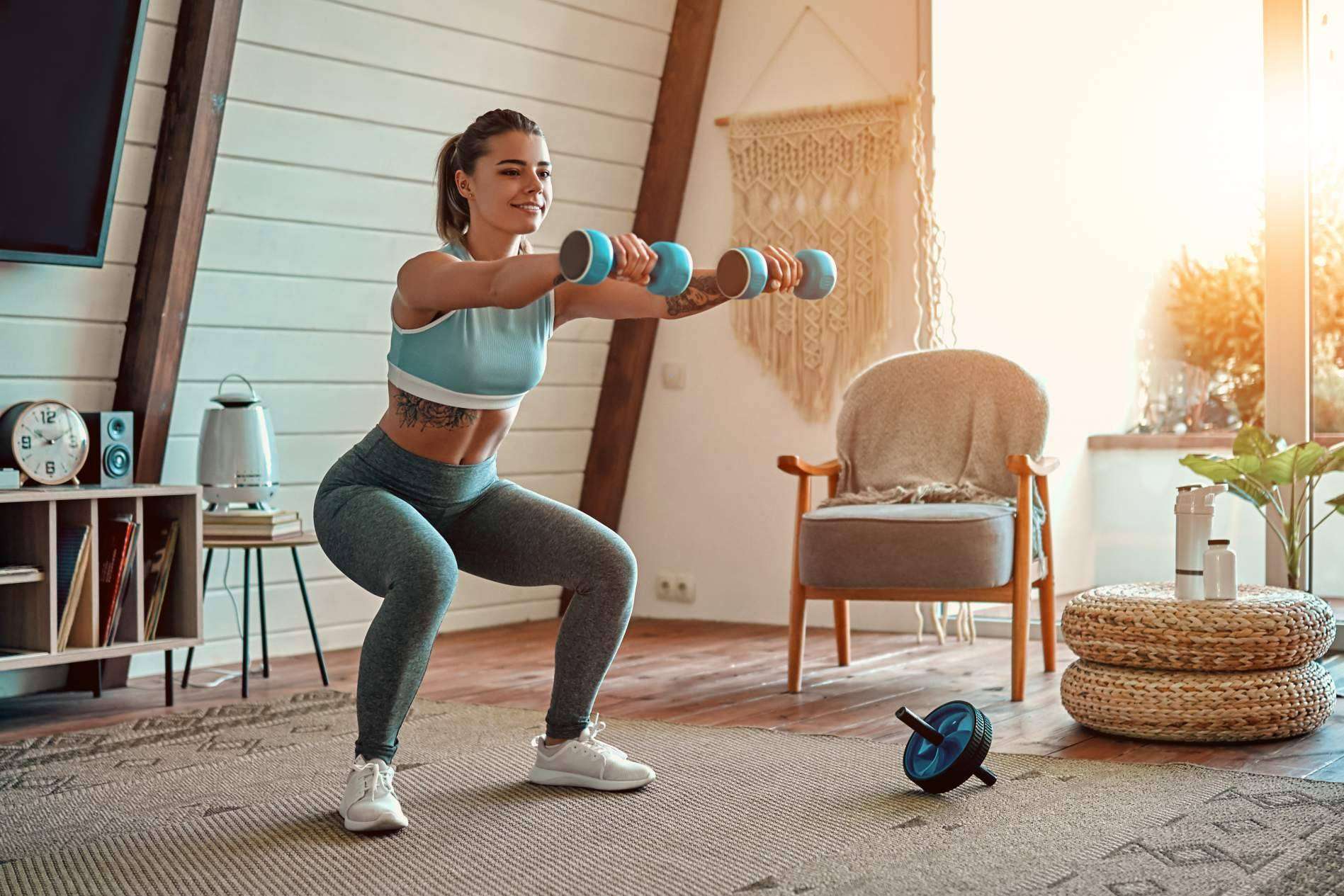 Entrenar fuerza, cardio y movilidad haciendo ejercicio en casa de una forma divertida y diferente