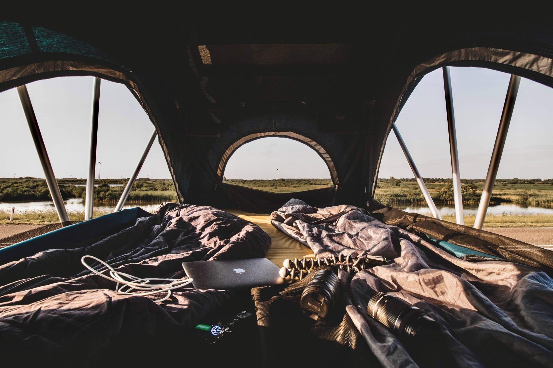 Camperizar fácilmente un coche con una tienda de techo de la tienda Foxcamper