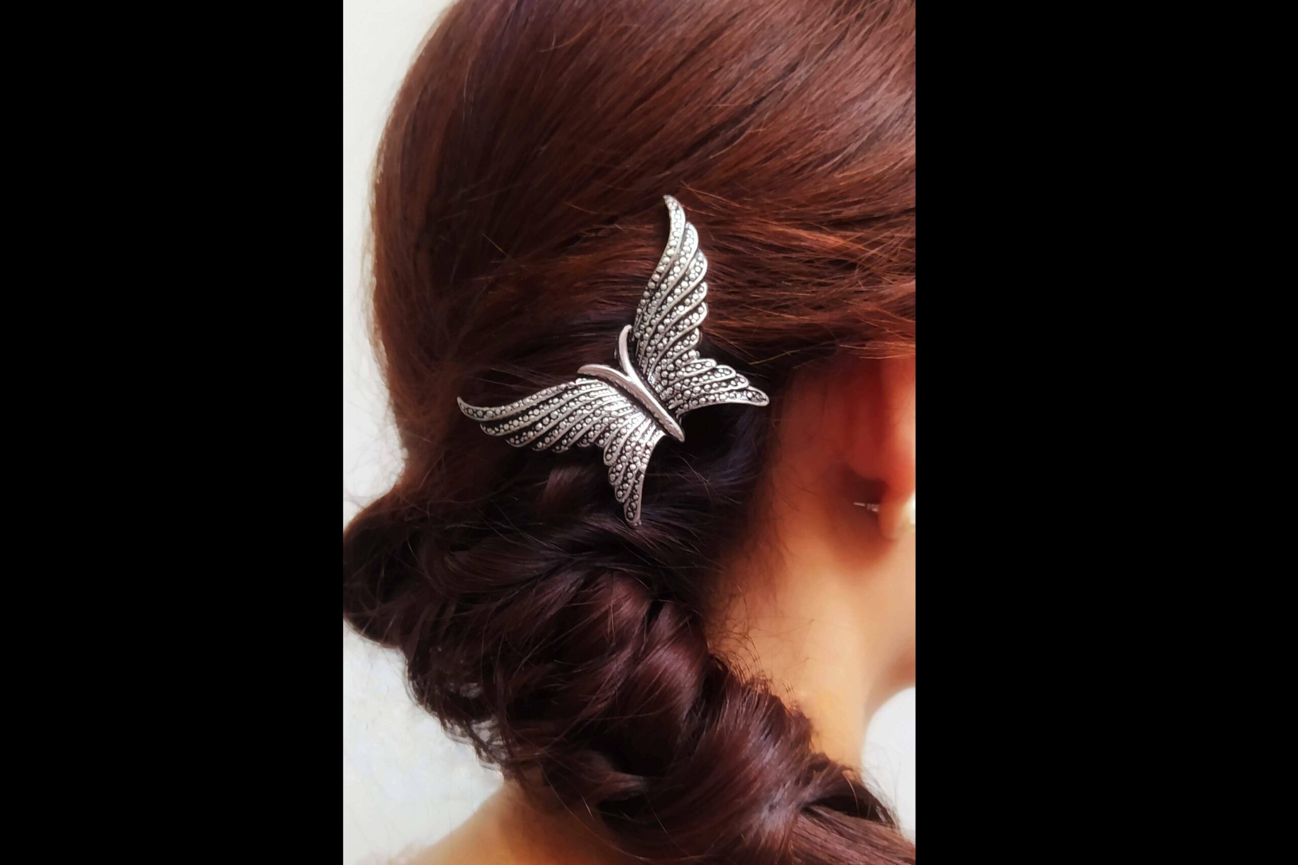 Full & Briss, broches elegantes con doble sistema