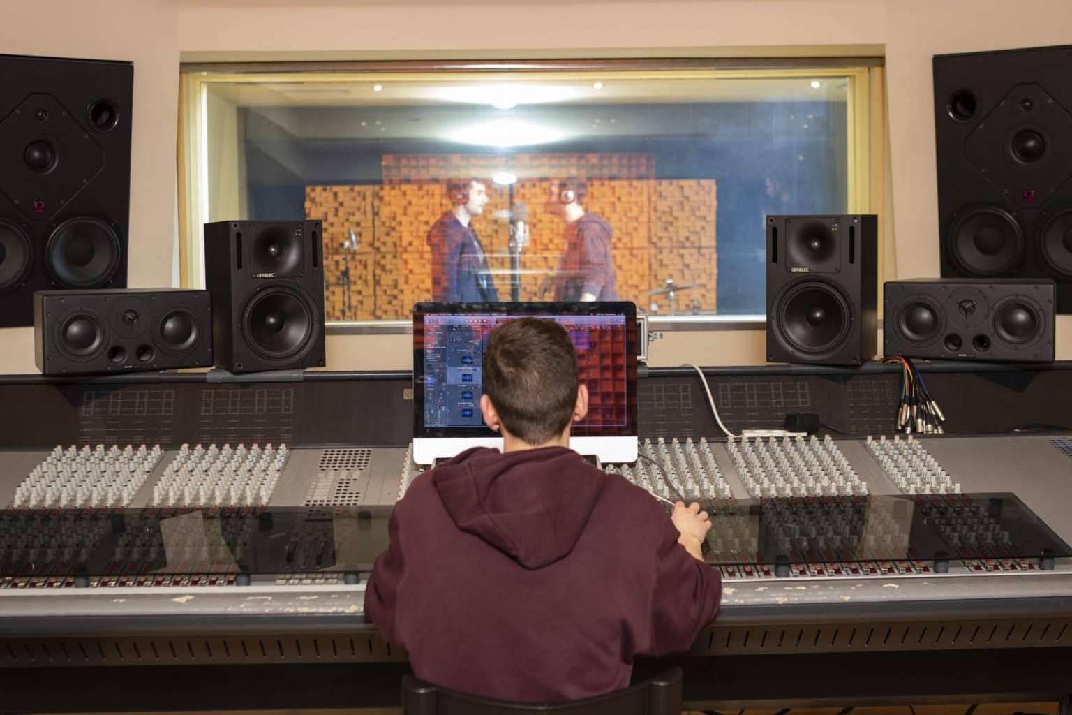 Desarrollar una carrera en la industria musical con los cursos de la escuela de música Girona EUMES
