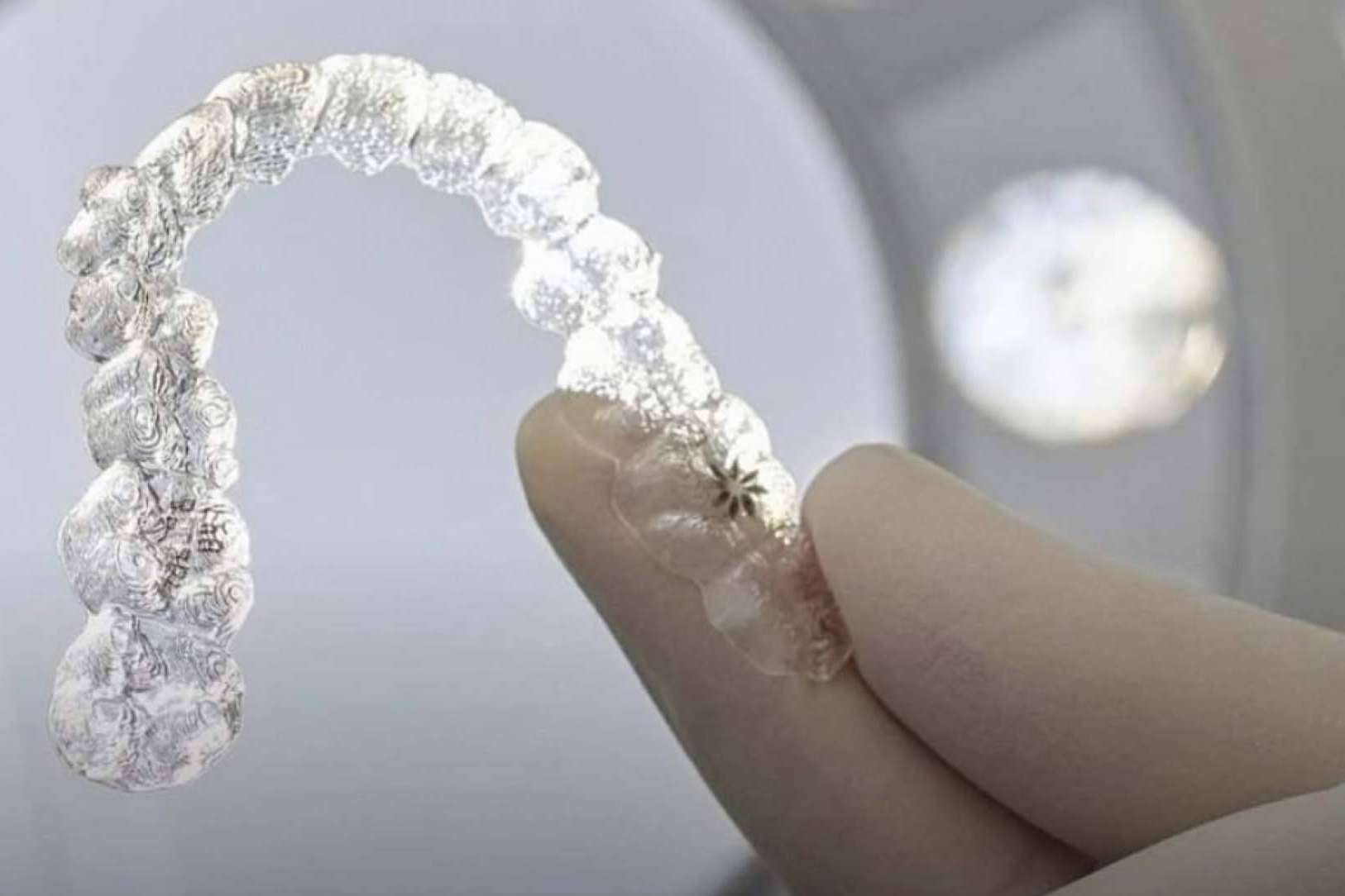 ¿Qué ventajas ofrece el tratamiento Invisalign? por Clínica dental Carmen Díaz