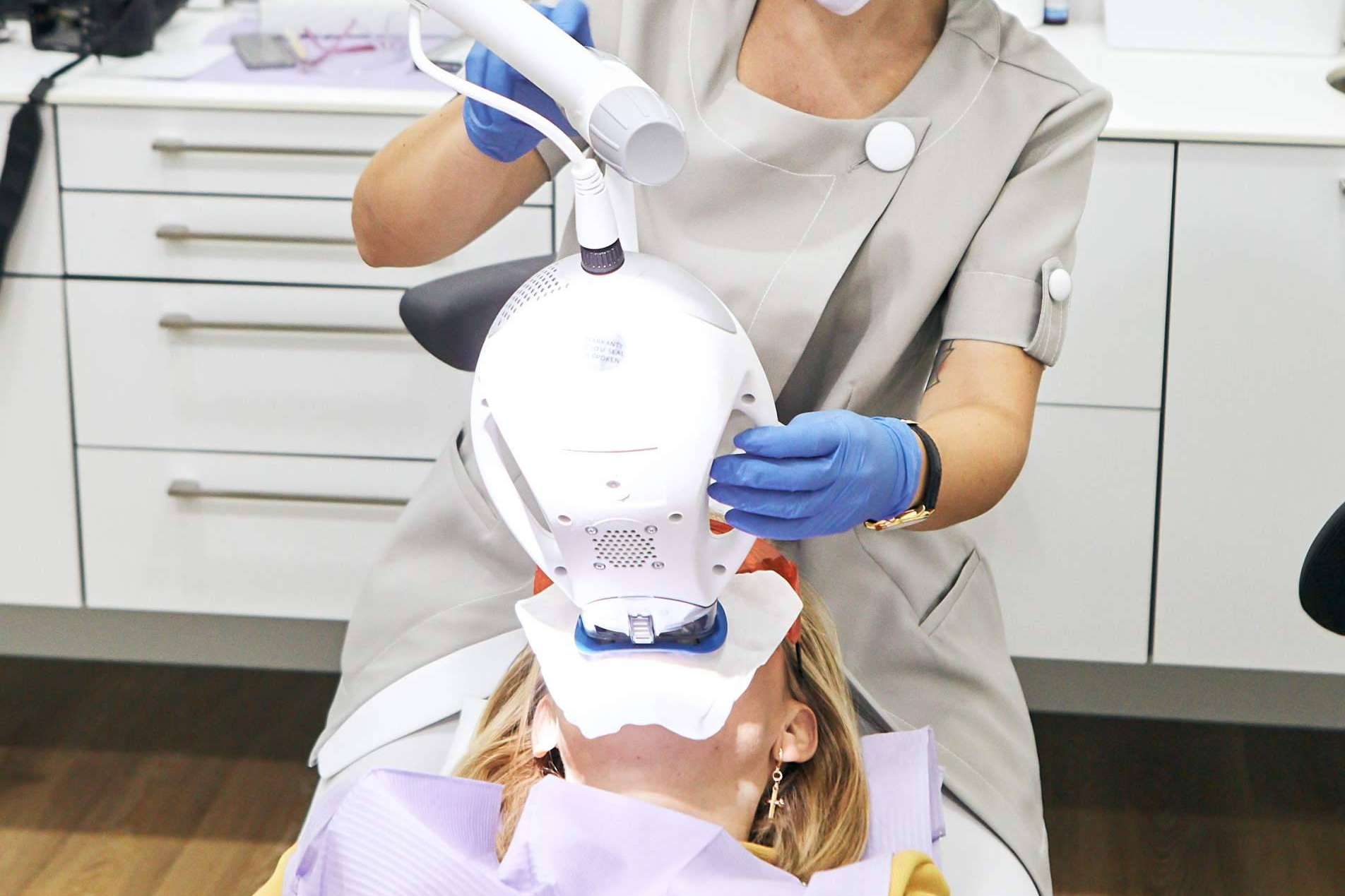Blanqueamiento dental 8 tonos más blancos en 45 minutos