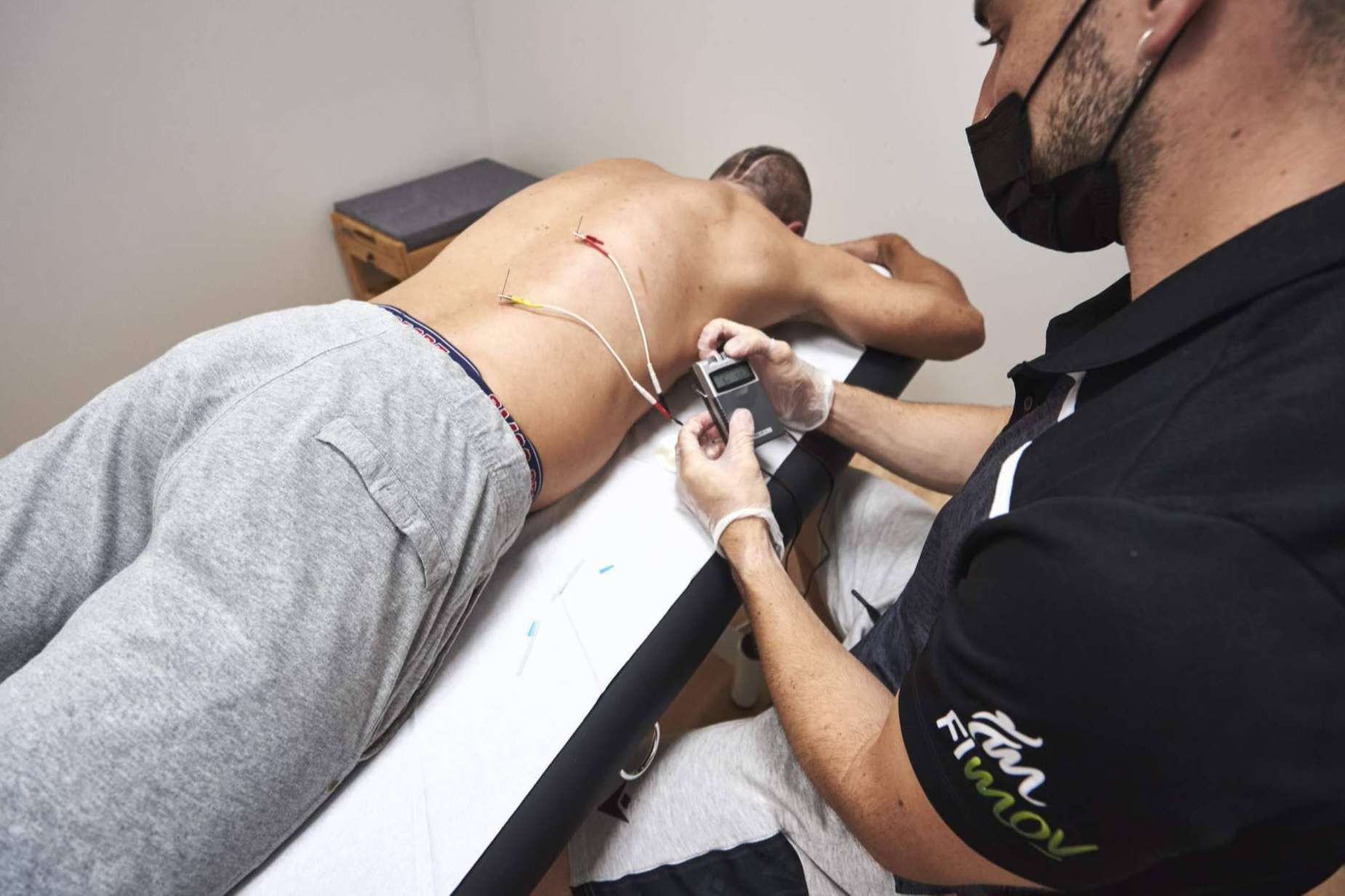 FiMov explica la importancia de la fisioterapia para mejorar el dolor de espalda