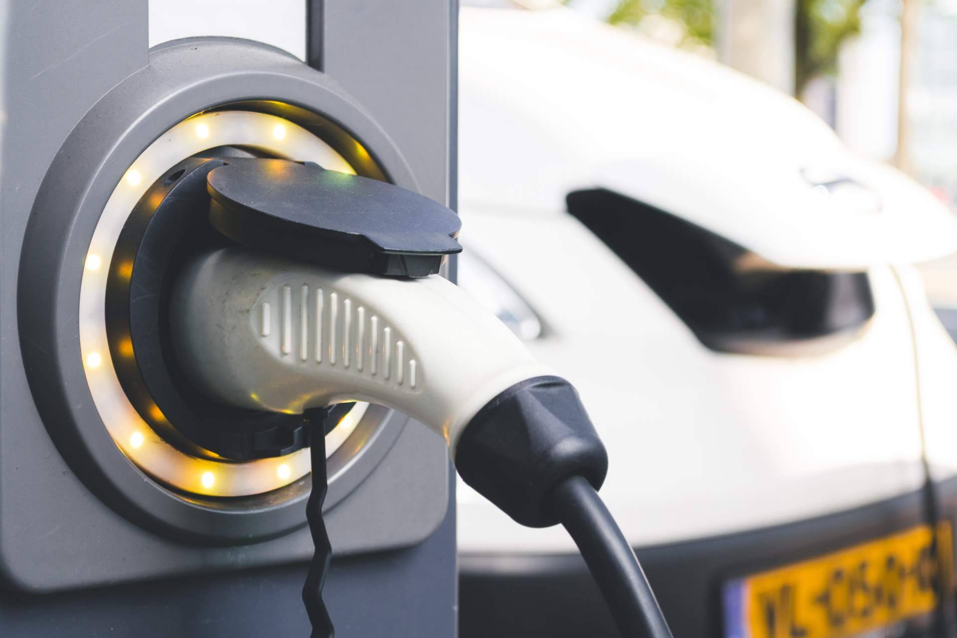 Éclicon, estaciones de recarga de coche eléctrico en viviendas unifamiliares y edificios comunitarios