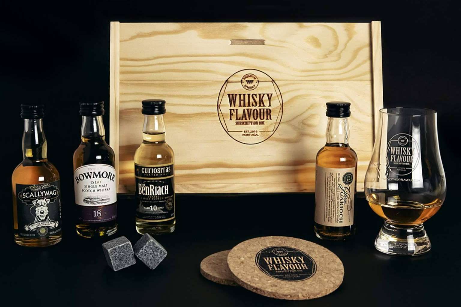 La caja de suscripción es una idea de regalo original para los amantes del whisky