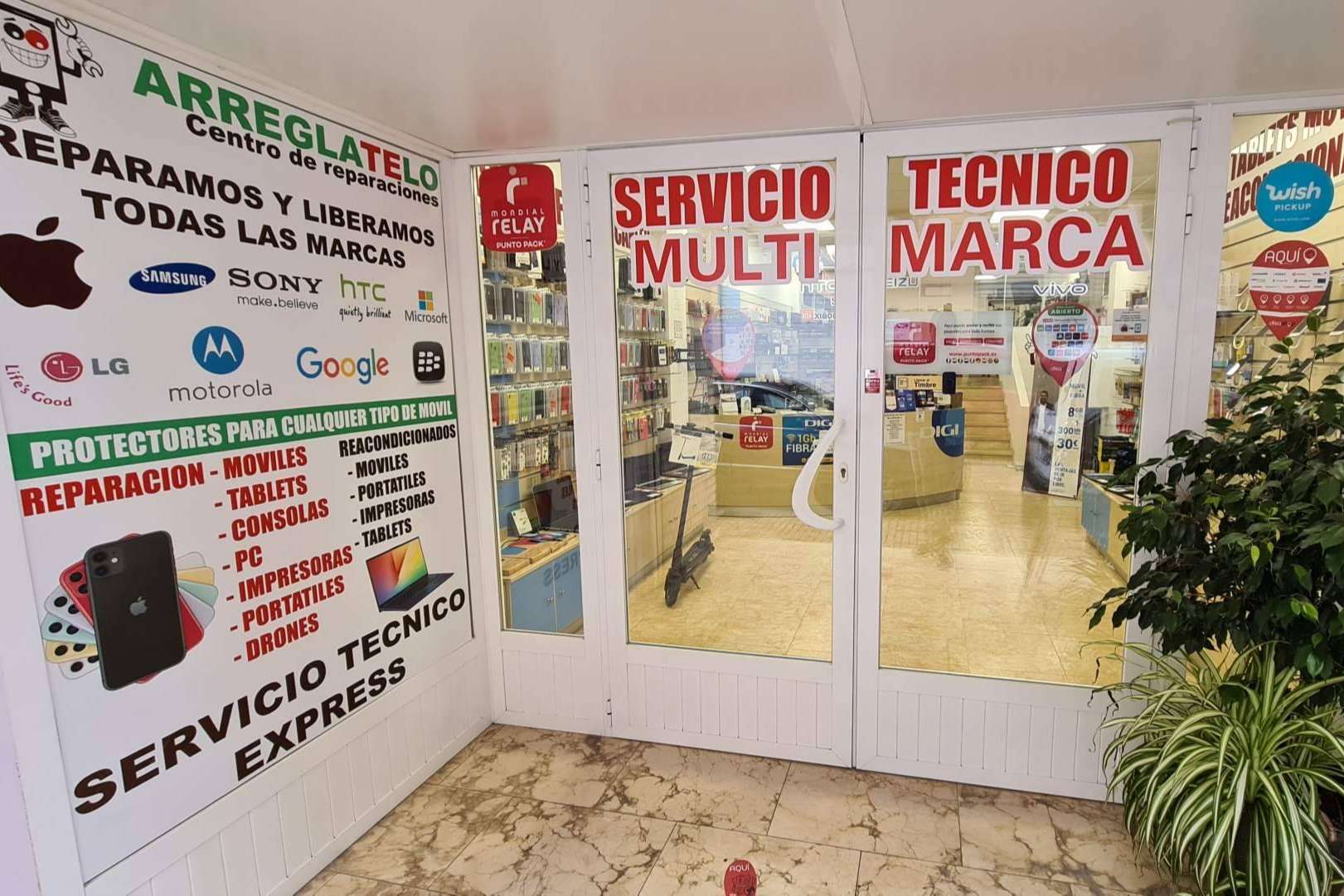 ¿Cuáles son los servicios de reparación de consolas de juegos y tarjetas gráficas que ofrece Arréglatelo?