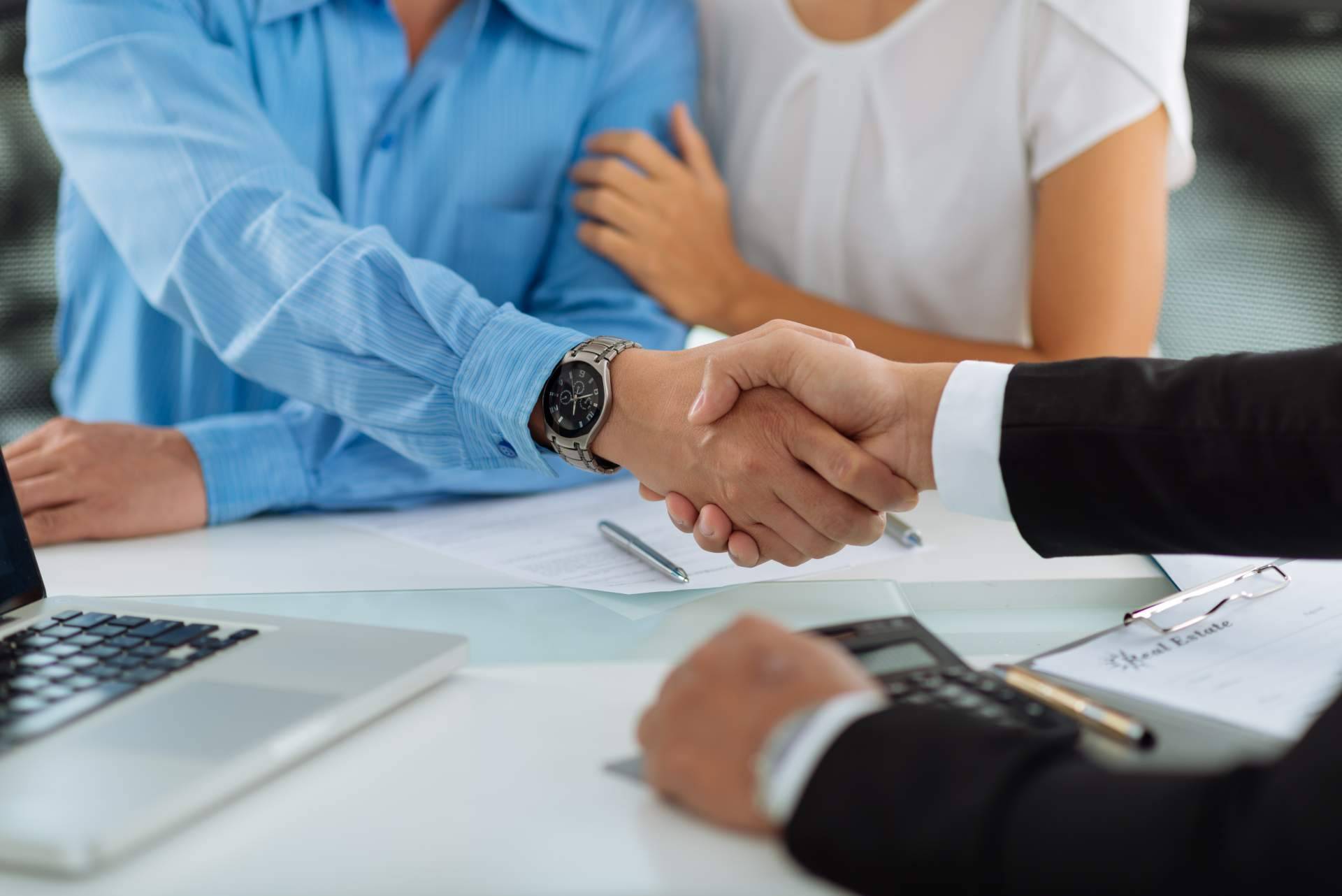 Cancelar una deuda de empresa mediante el soporte de Compro tu Empresa