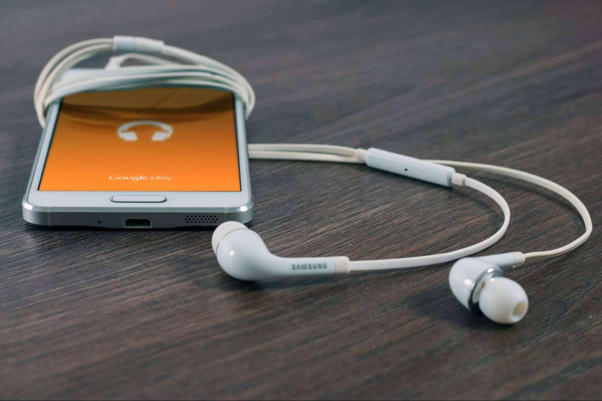 Producción de podcasts corporativos, con La Fábrica de Podcast