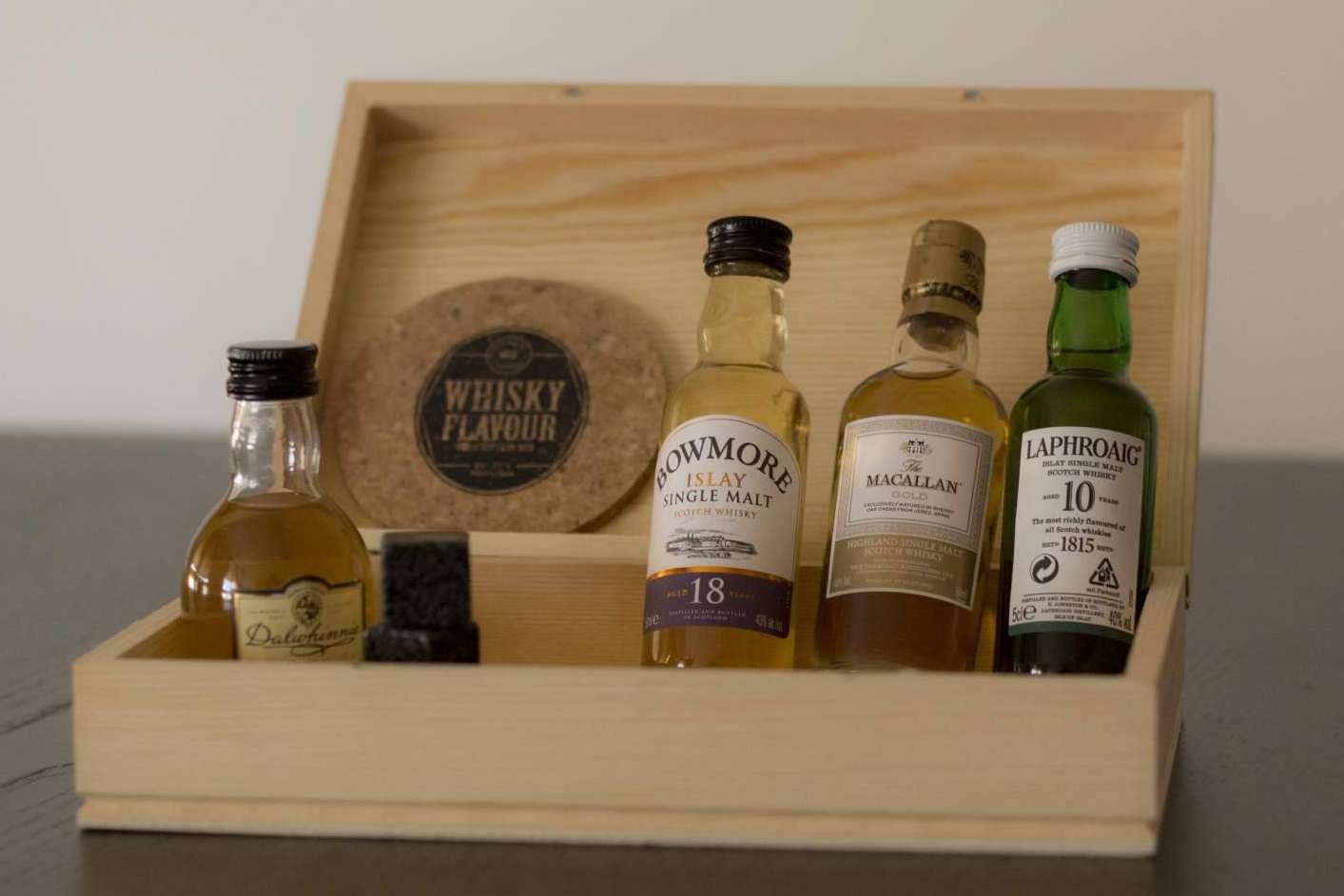 La caja de suscripción de Whisky Flavour permite convertirse en un verdadero experto del whisky