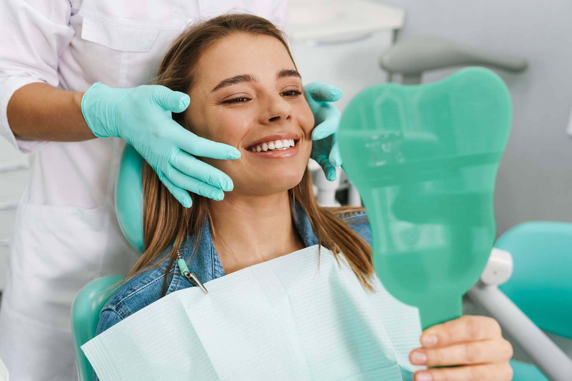 La Clínica Dental Alberto Rodríguez recalca la importancia de ir al dentista y de mantener una buena salud bucal