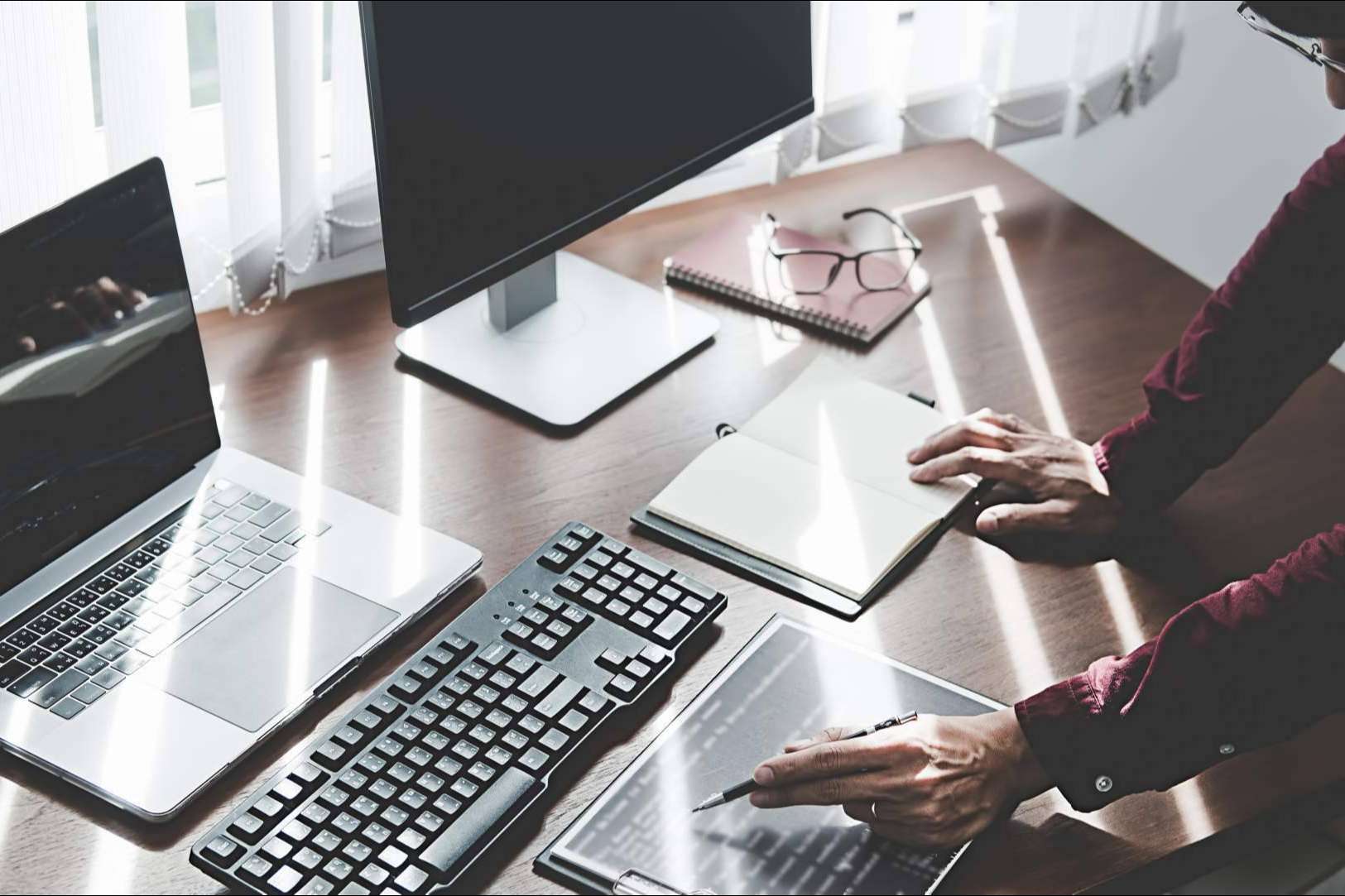 Mejorar el posicionamiento de los despachos de abogados ante la competencia a través de páginas web