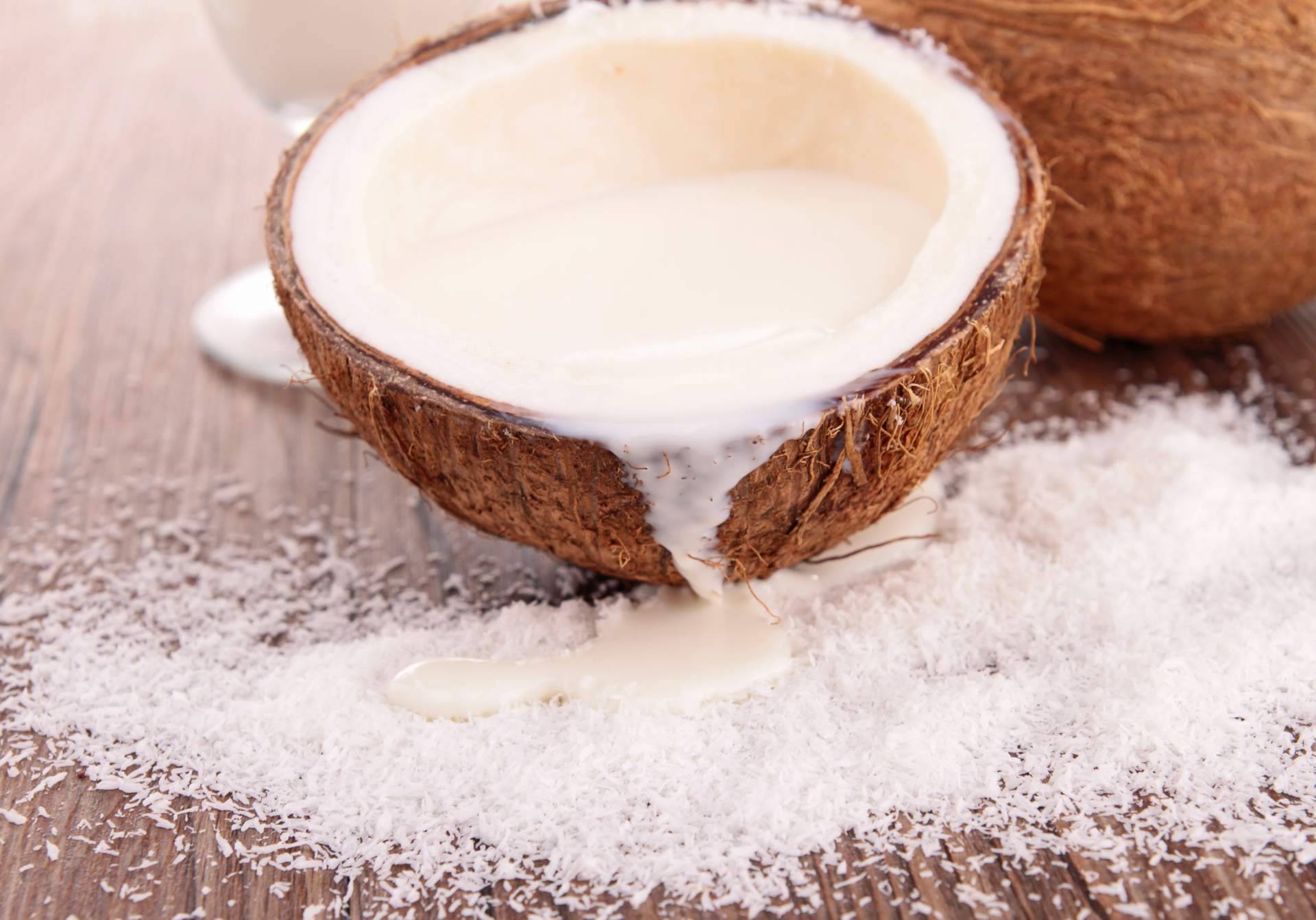 Los beneficios de la leche de coco, la bebida vegetal con la que se pueden hacer recetas sanas
