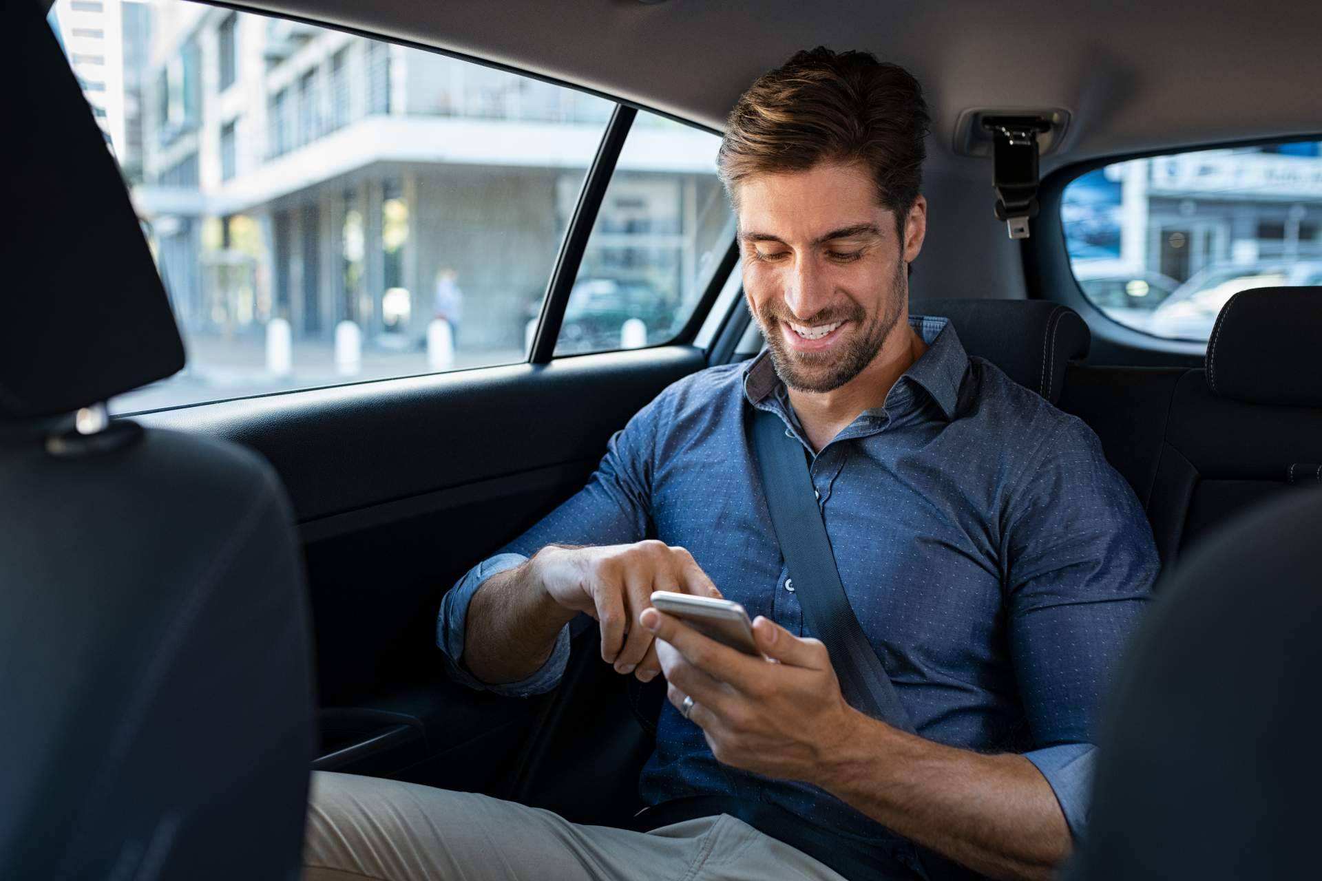 Traslados hacia y desde aeropuertos con Taxihuelvavip.com