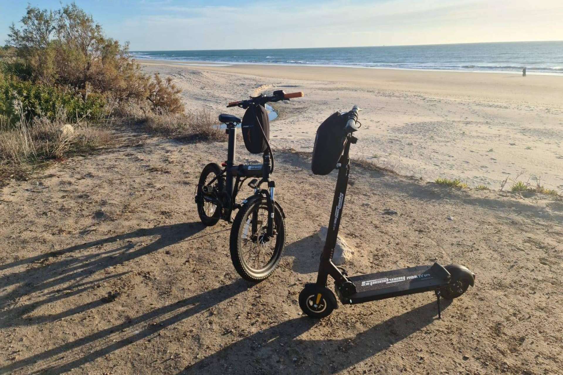 La empresa Neo Skate ofrece alquiler de patinetes eléctricos a domicilio en Cádiz