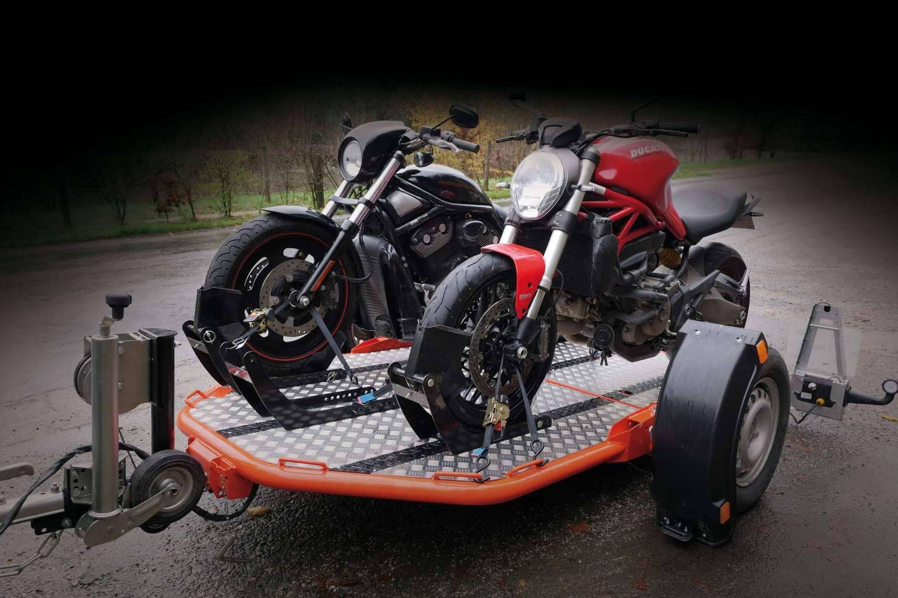 La empresa Buscoremolque ofrece una gran diversidad de soluciones para transportar una moto