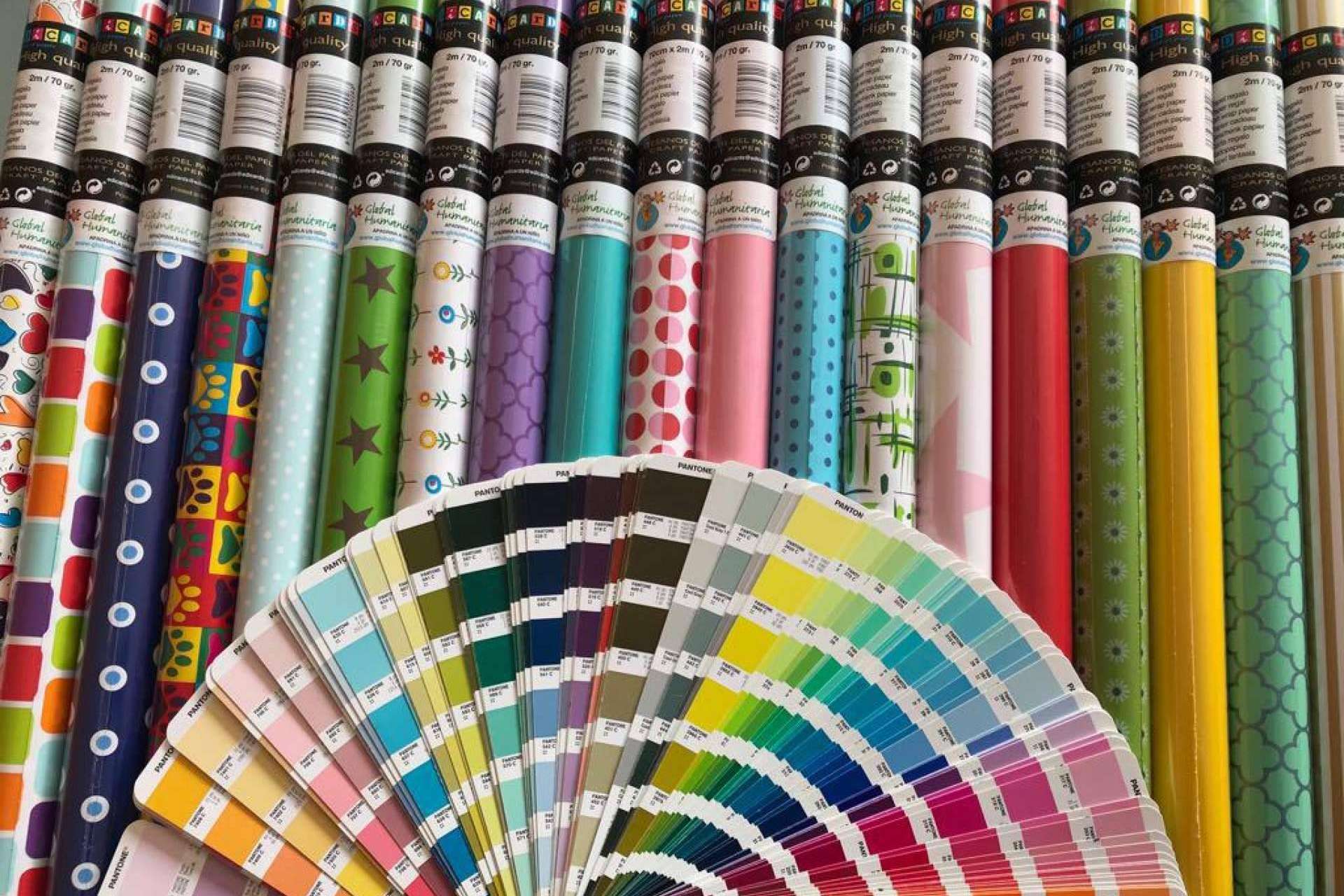 El valor añadido de un regalo es un bonito papel de regalo y una tarjeta de felicitación