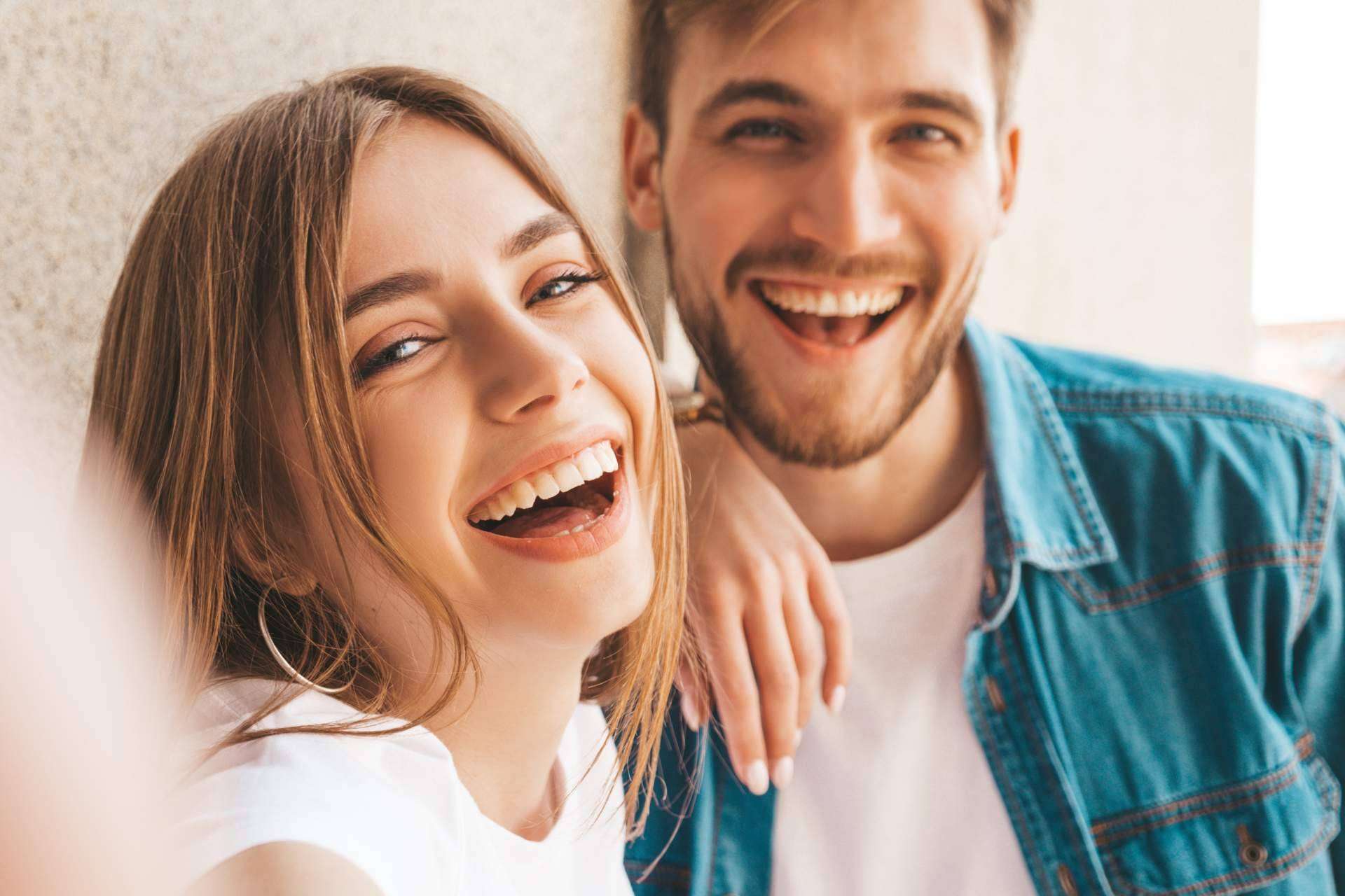 Corrales Dental realiza restauraciones estéticas a través de carillas de composite