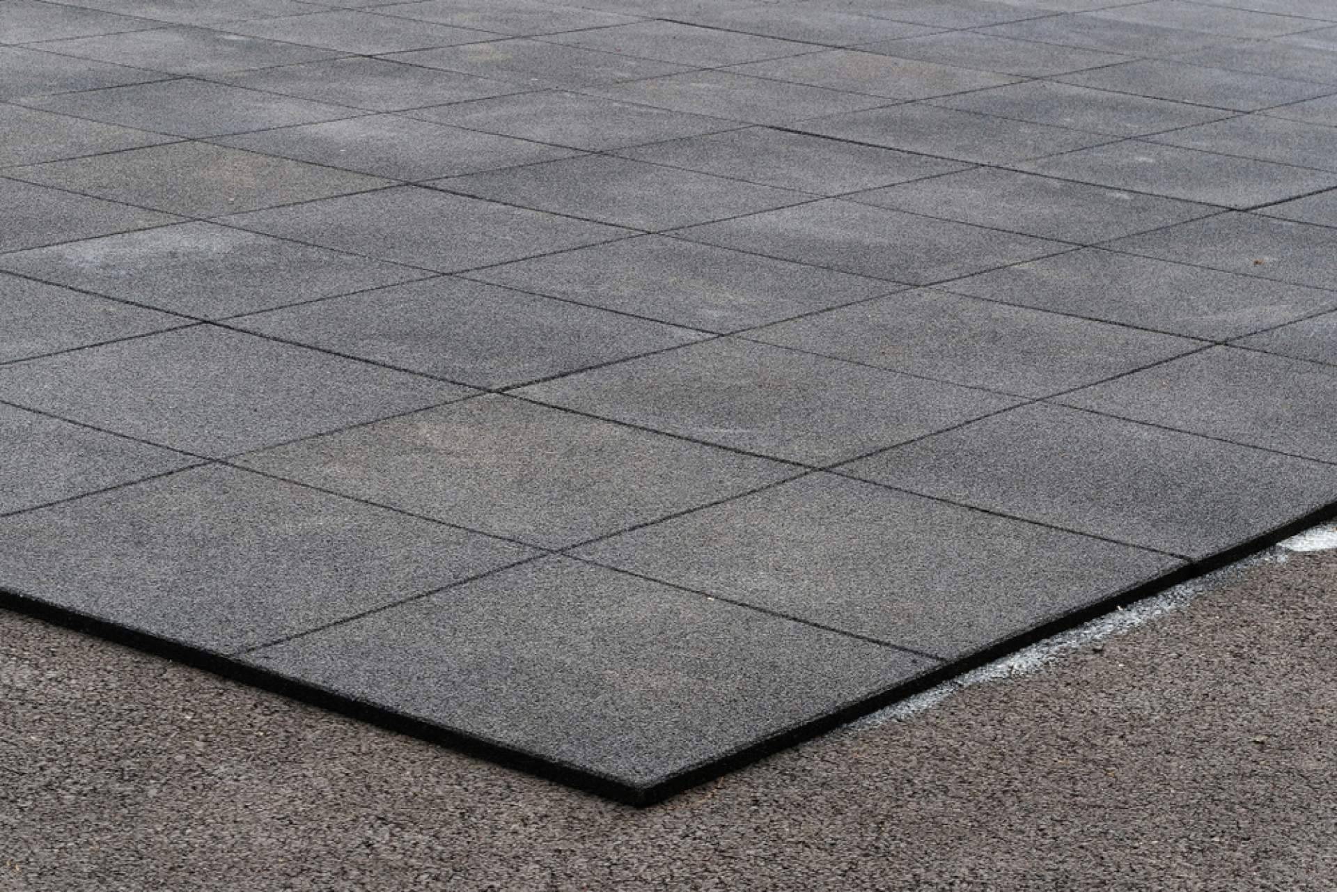 Beneficios de las losetas de caucho para el parque o jardín, por Unimat