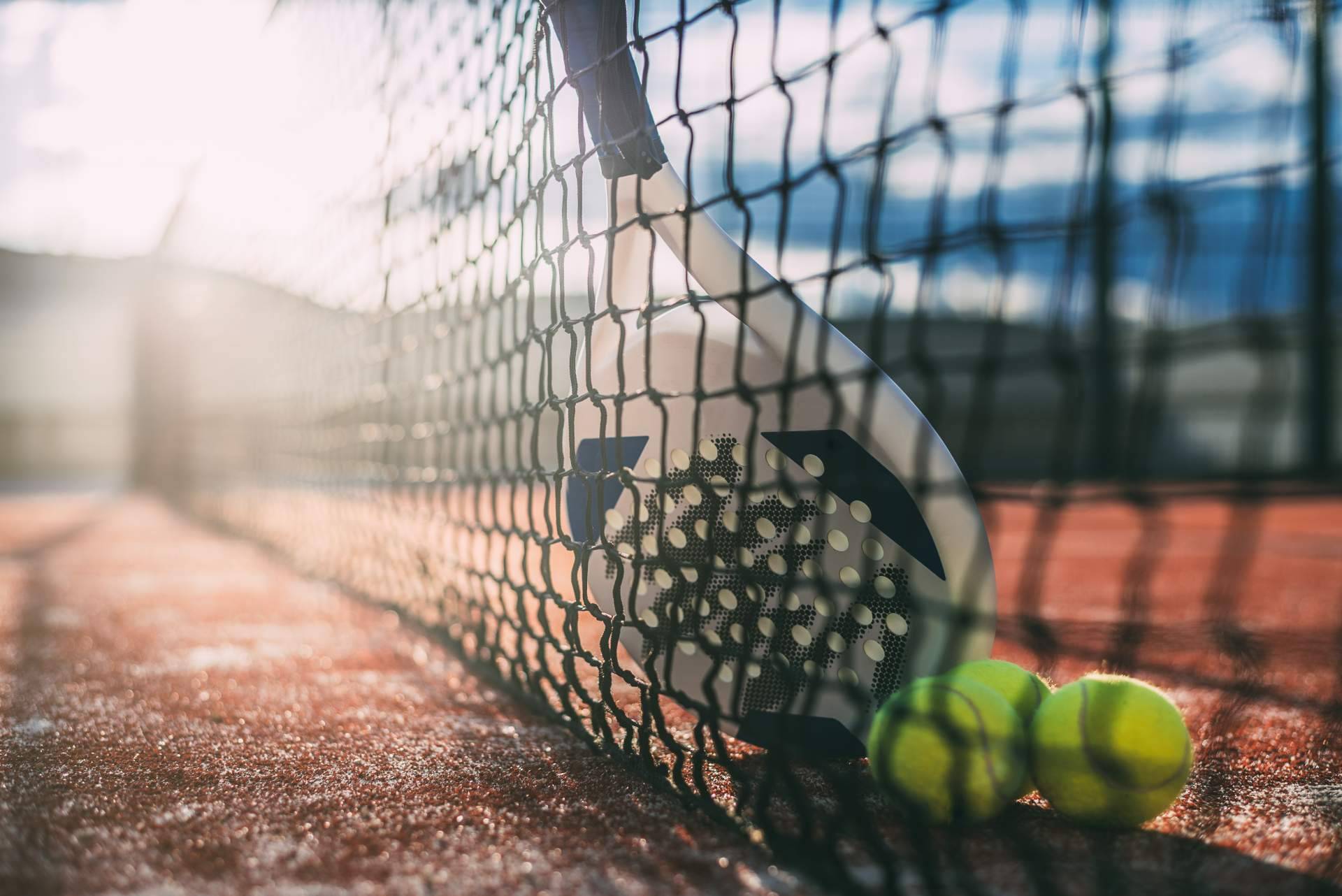 StopWay dispone de todo lo necesario para la práctica del pádel, el deporte de moda del momento