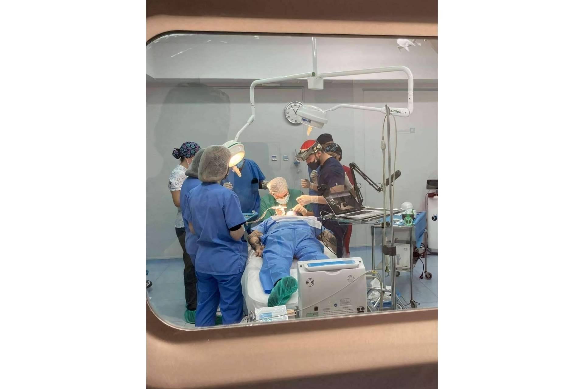 El destacado profesorado del Máster FEMEL en cirugía capilar
