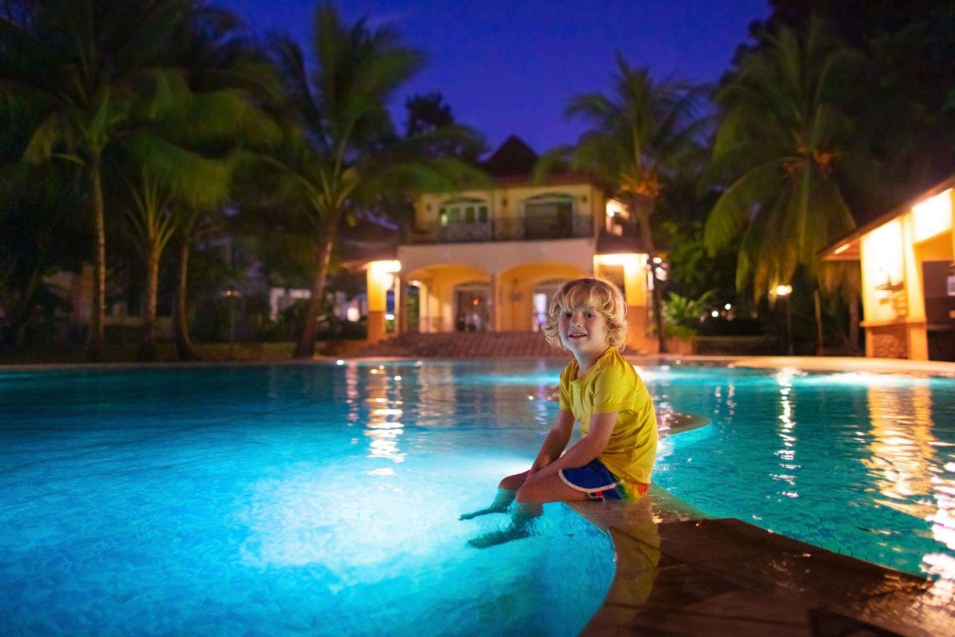 Iluminación domótica para piscina de la mano de la empresa especializada Warmpool