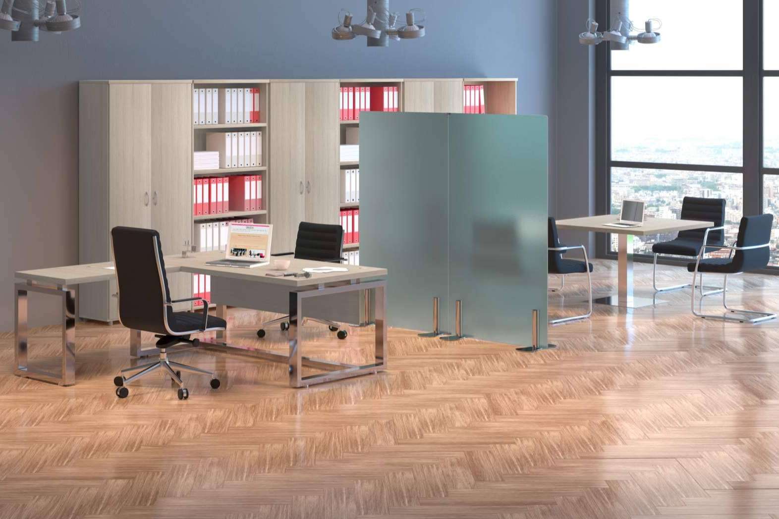 Separación de espacios de trabajo con biombos modulares para oficinas