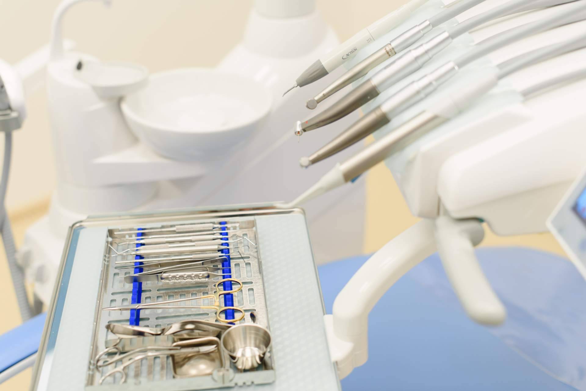 Precisión Médica Dental ofrece los MK-dent kits con turbinas dentales, ideales para estudiantes de odontología