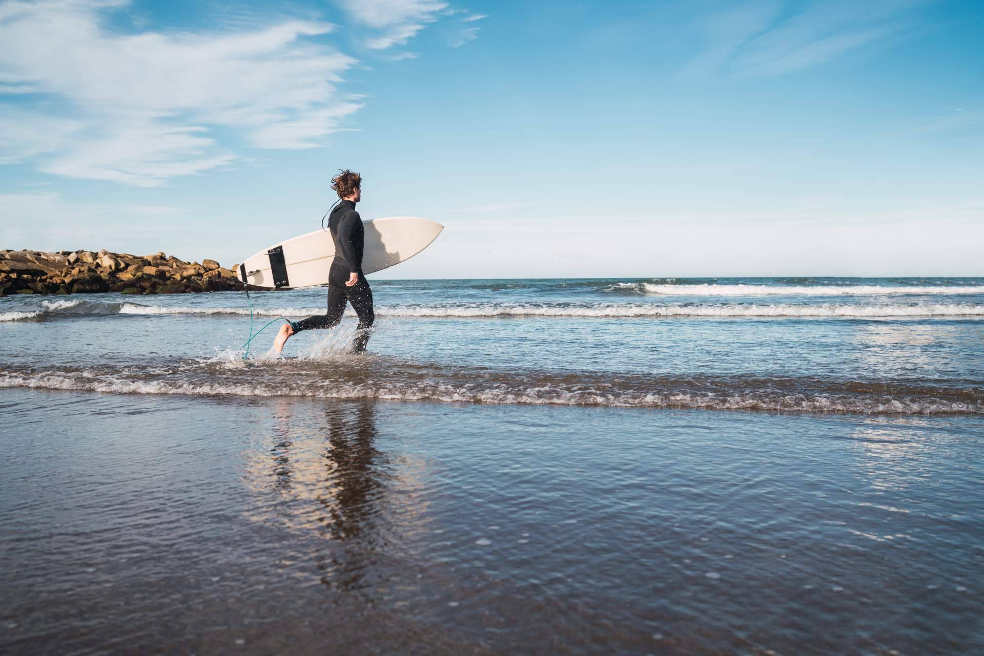 ¿Qué hay que tener en cuenta para escoger el traje de surf perfecto?, por la tienda especializada Watsay