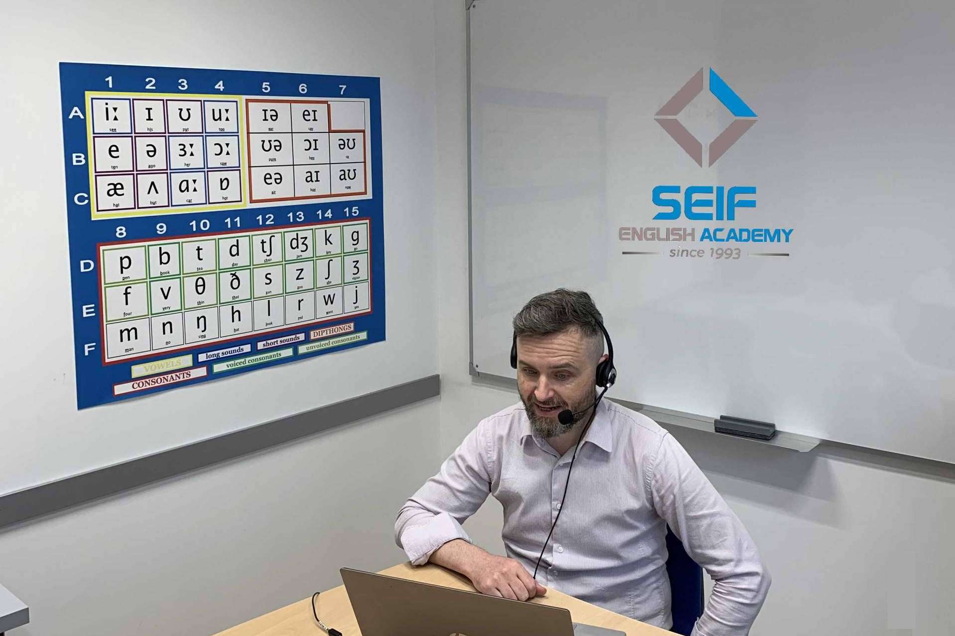 La academia que ofrece clases online por videoconferencia en directo, Seif English Online
